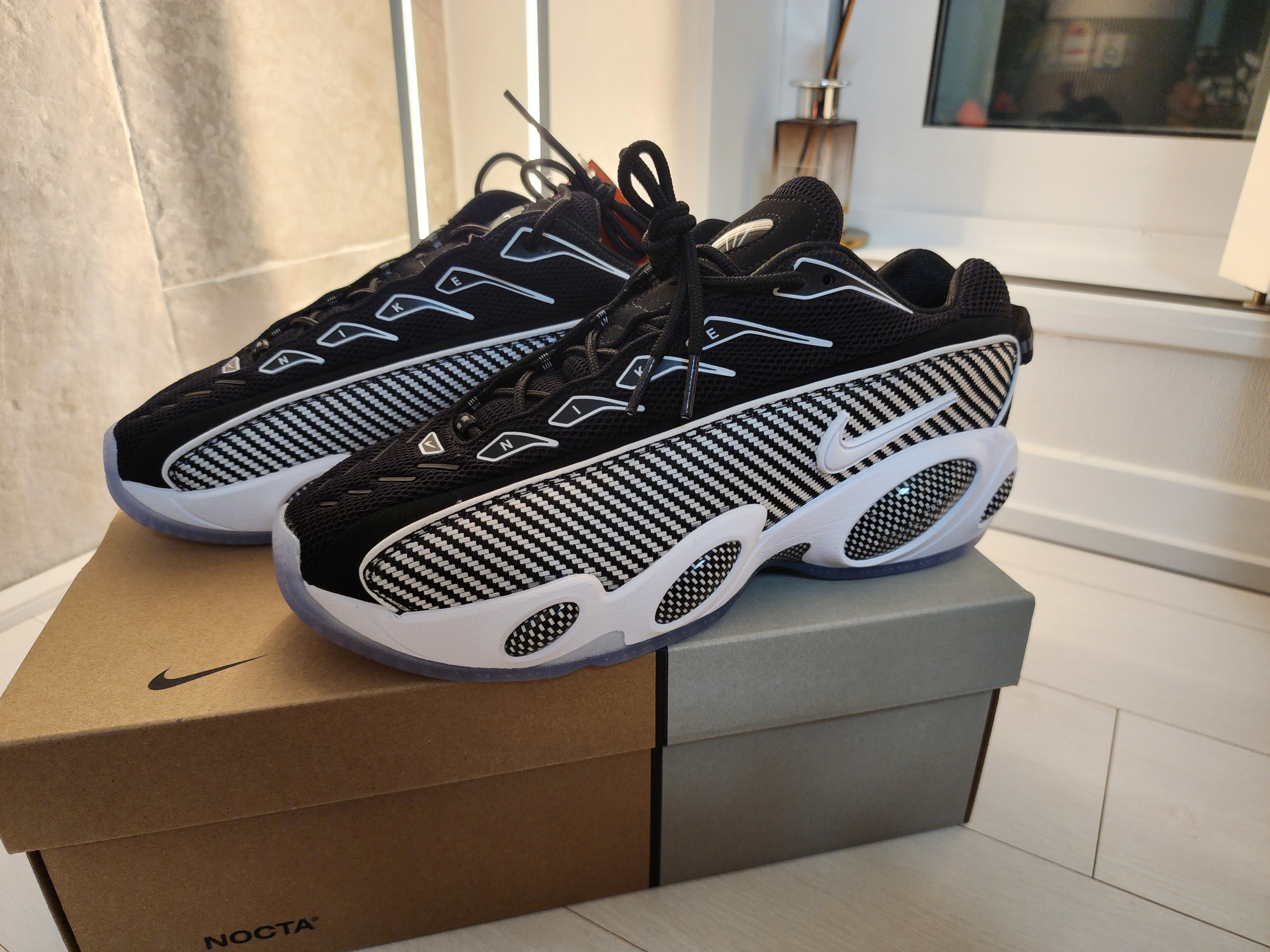 Nike x Drake Nocta Glide Black White Clear 착용 스타일 - 1