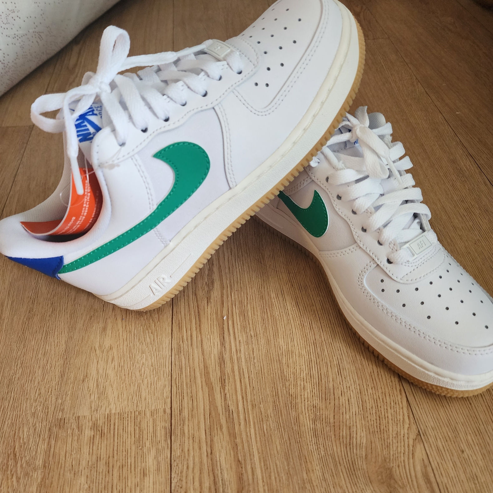 (W) Nike Air Force 1 '07 White Stadium Green 착용 스타일 - 3