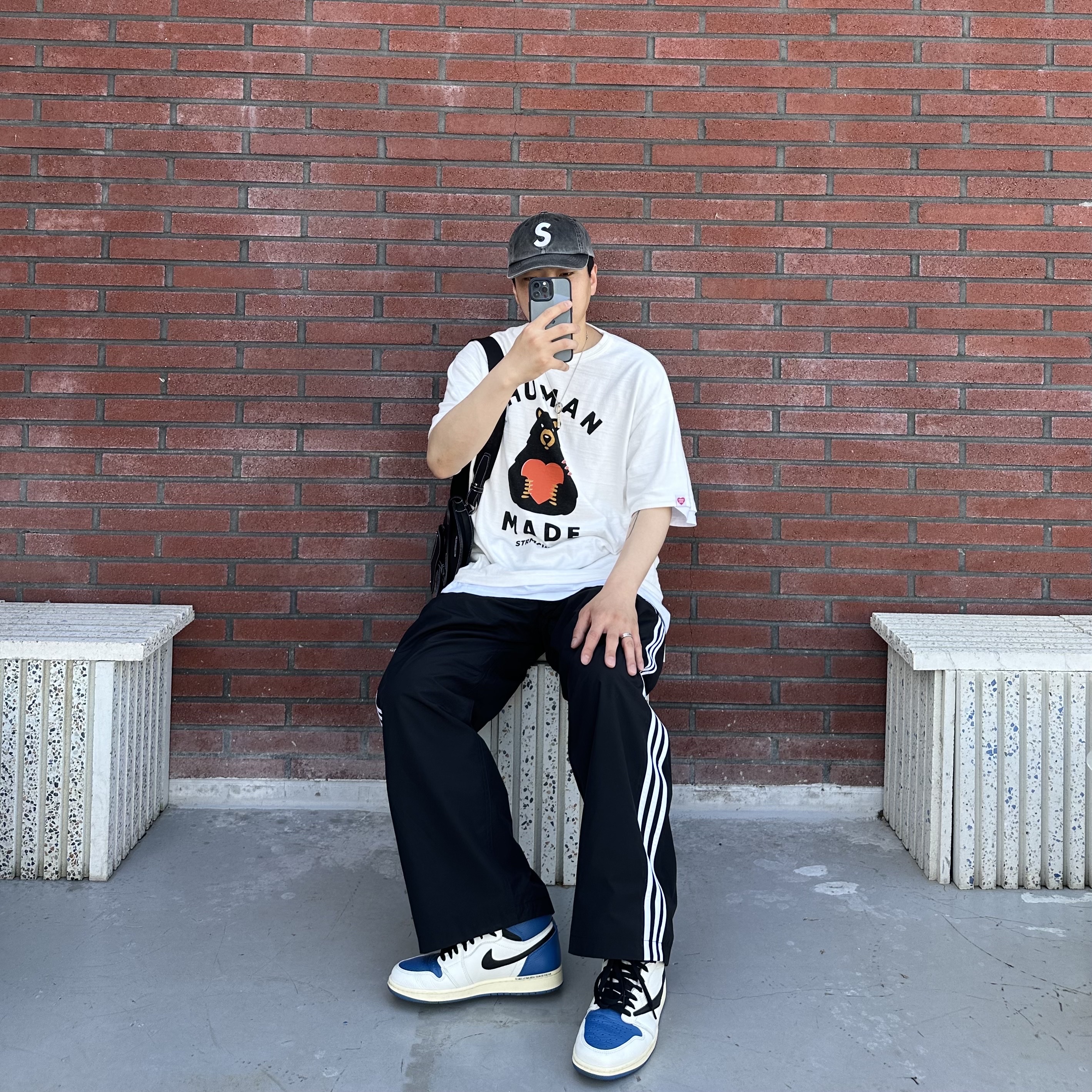 Jordan 1 x Travis Scott x Fragment Retro High OG SP Military Blue 착용 스타일