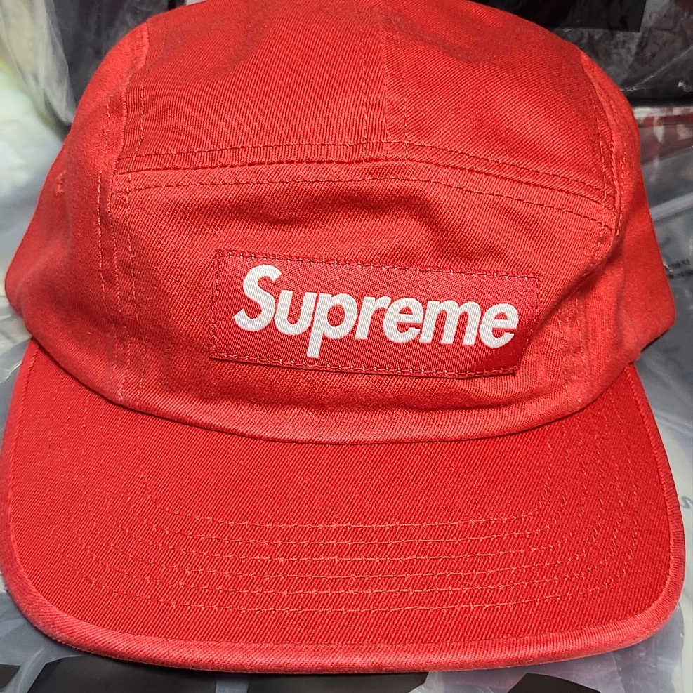 Supreme Washed Chino Twill Camp Cap Red 착용 스타일 - 1