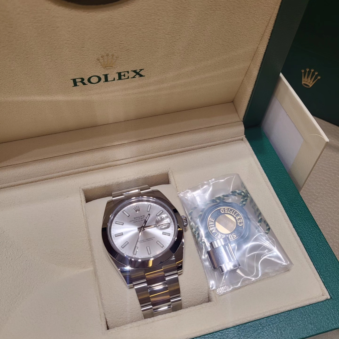 Rolex Datejust 41mm 126300 Silver Oyster 착용 스타일