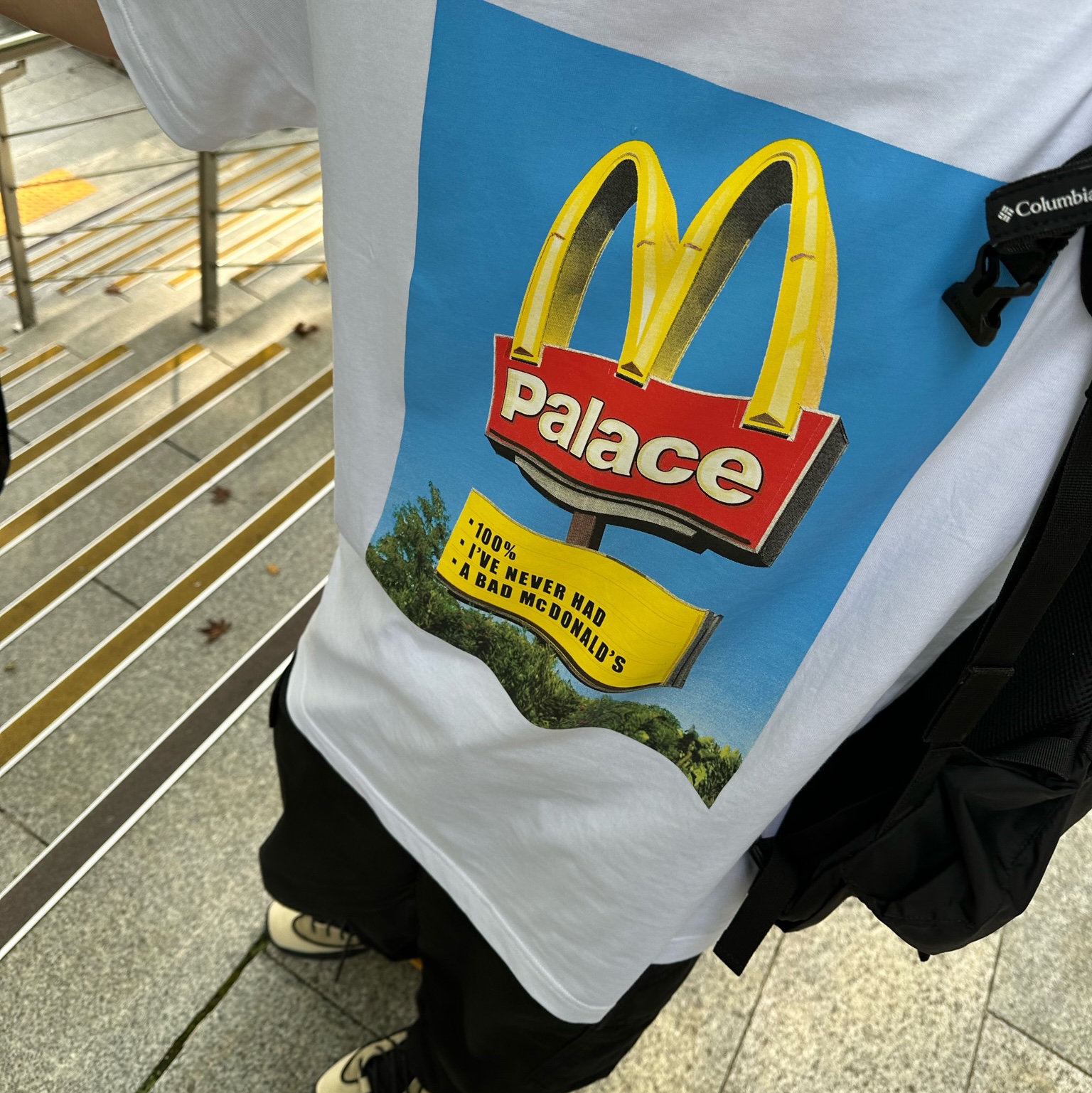 Palace x McDonald's Sign T-Shirt White - 23FW, Nike x Stussy Air Penny II Rattan and Limestone 착용 스타일 - 1