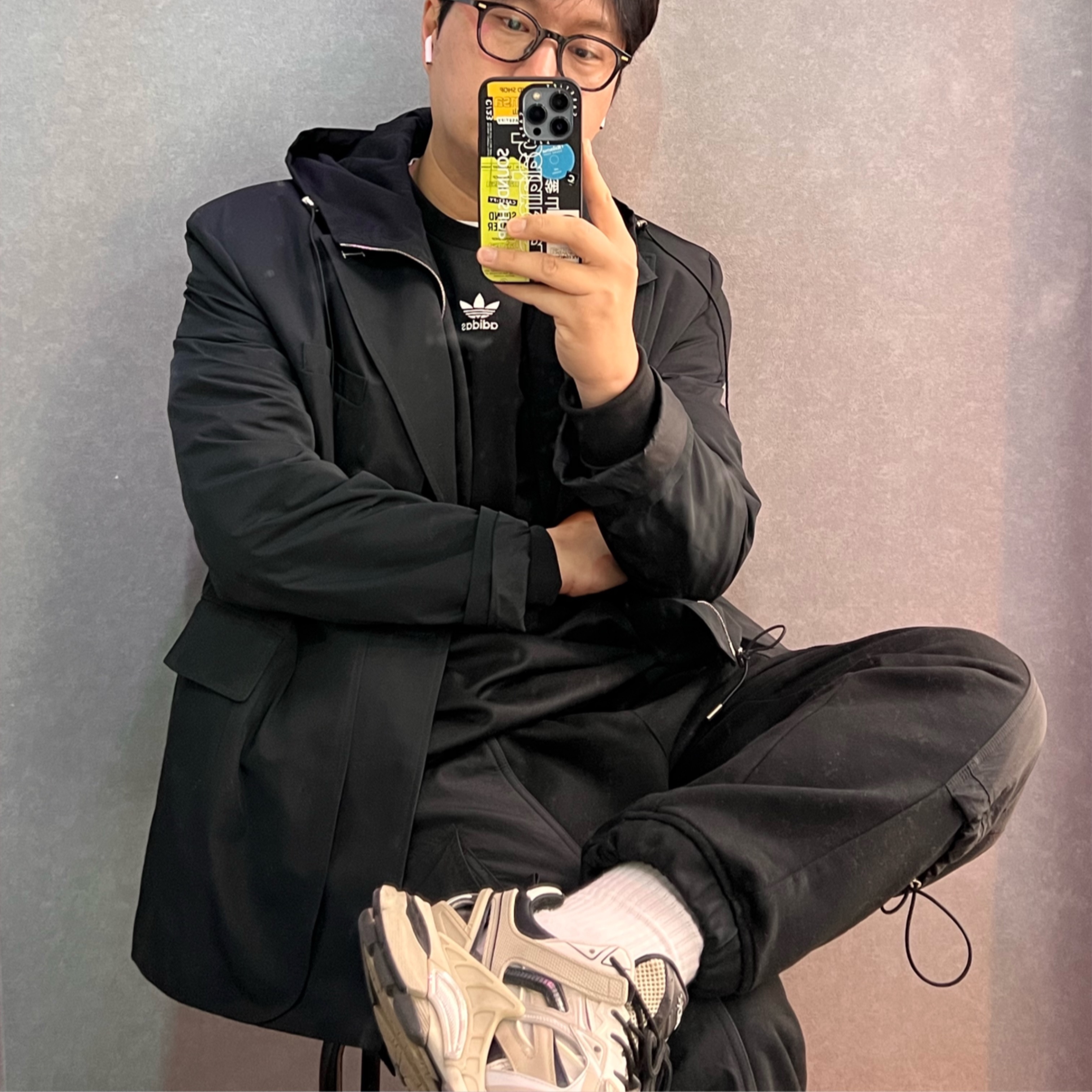 (W) Balenciaga Track.2 Sneakers Black Beige 착용 스타일