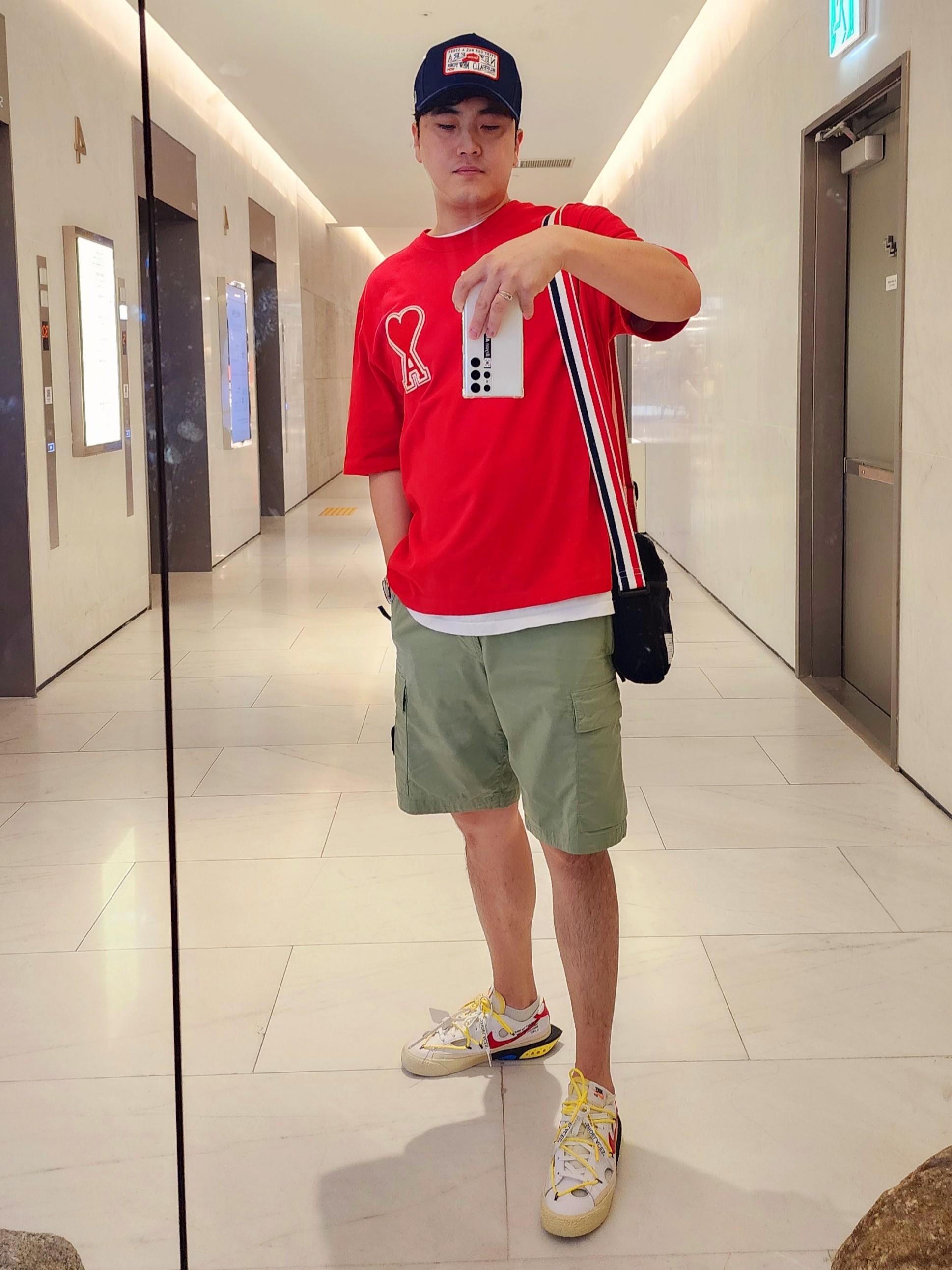 Thom Browne Double Face Melton 4-Bar Stripe Strap Camera Bag Black, Stone Island L0803 Stretch Cotton Canvas Garment Dyed Cargo Bermuda Shorts Sage Green - 23SS 착용 스타일