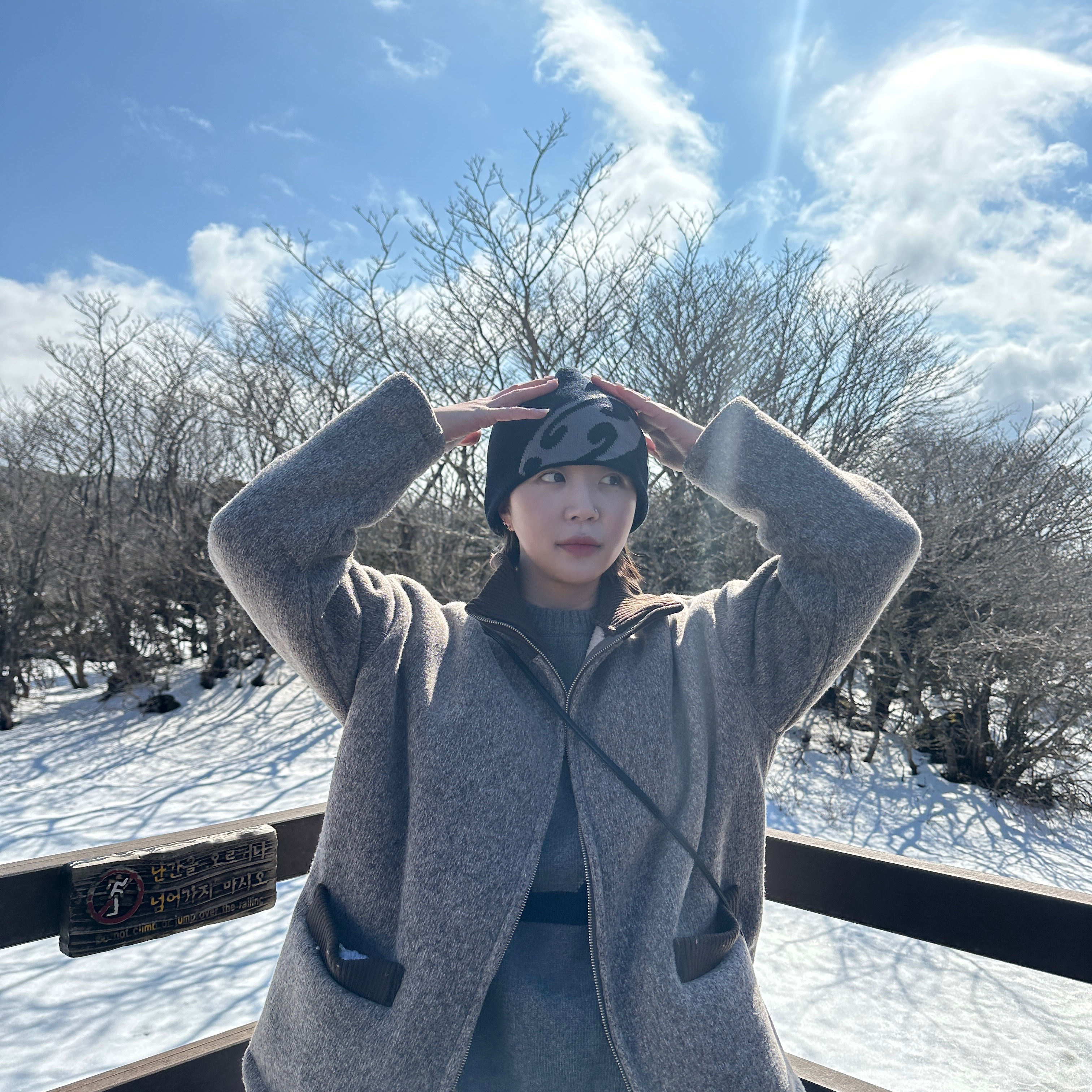 Sansan Gear Logo Beanie Black - 22FW 착용 스타일 - 2