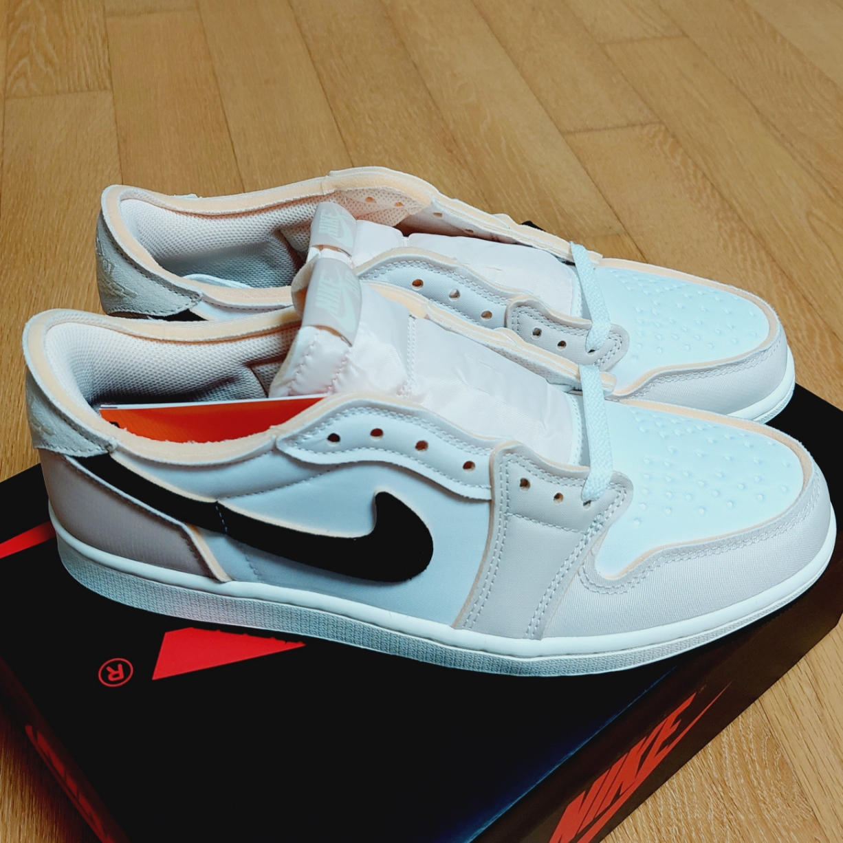 Jordan 1 Retro Low OG EX White and Coconut Milk 착용 스타일 - 3