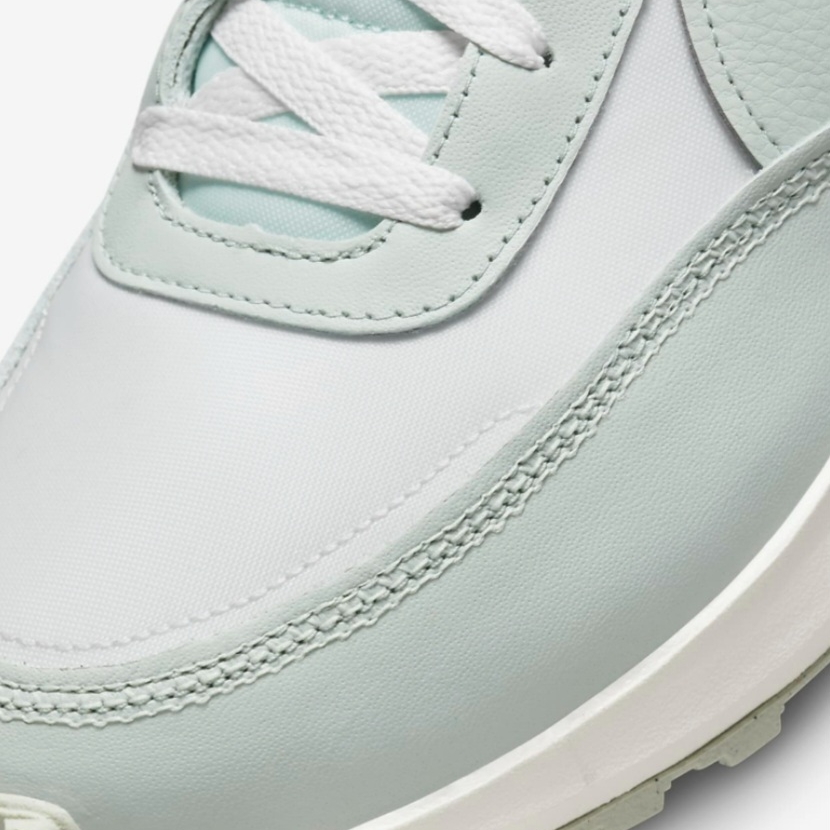 Nike Waffle Debut PRM Summit White Light Silver 착용 스타일 - 3
