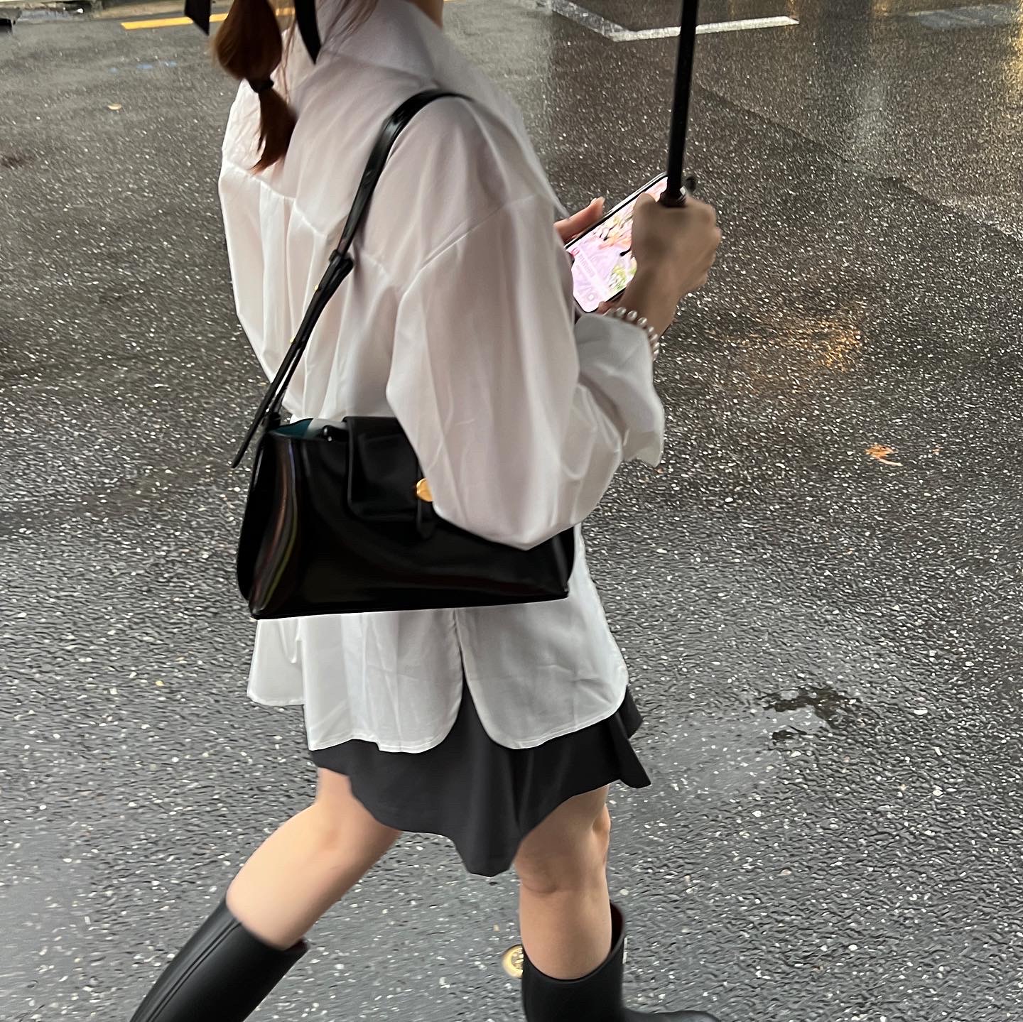 (W) Chanel Boots Caoutchouc & Black, Apple Watch SE 40mm GPS Space Gray Aluminum Case with Sport Band Midnight (Korean Ver.) 착용 스타일 - 4