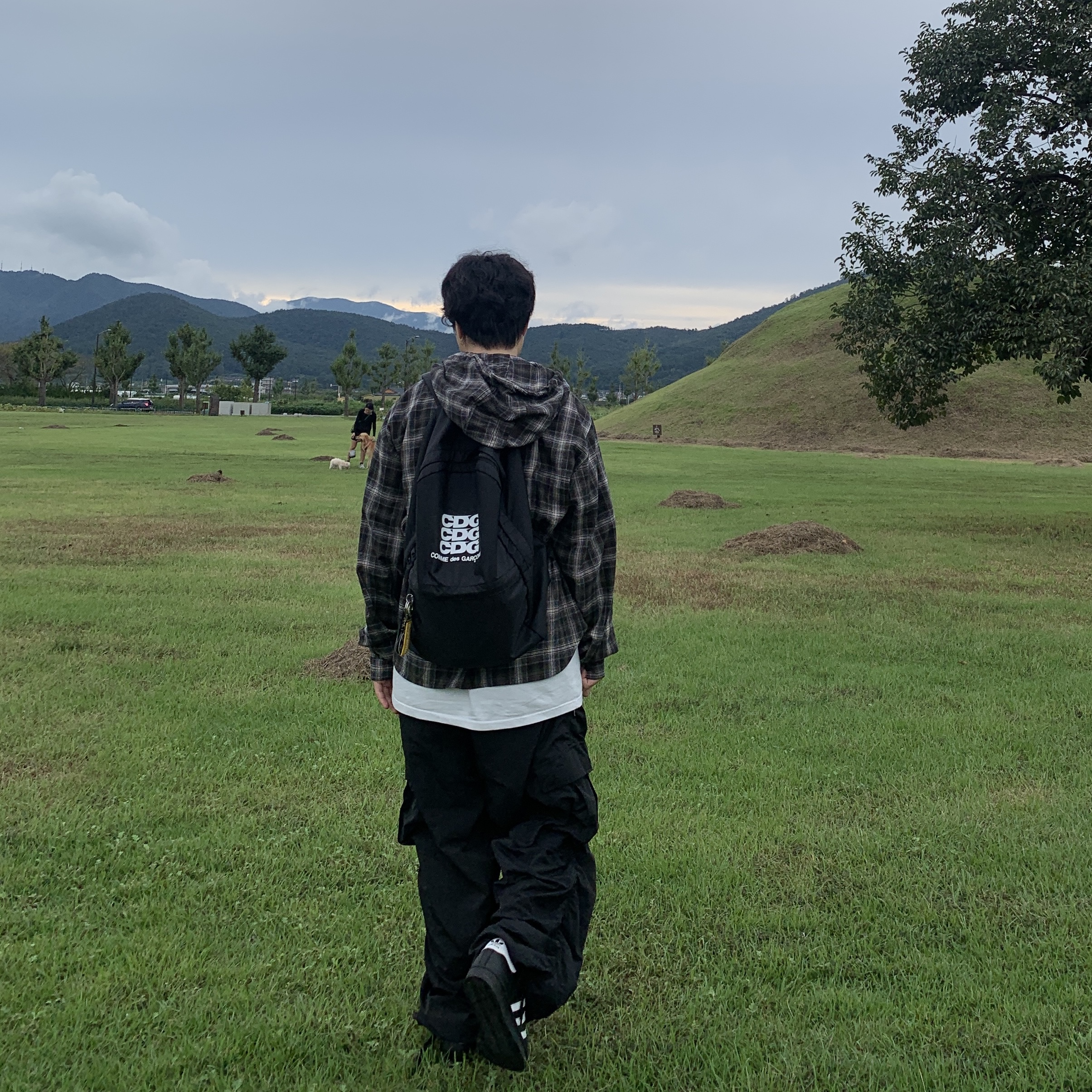 CDG Backpack Black, Supreme Webbing Keychain Yellow Camo - 23SS 착용 스타일
