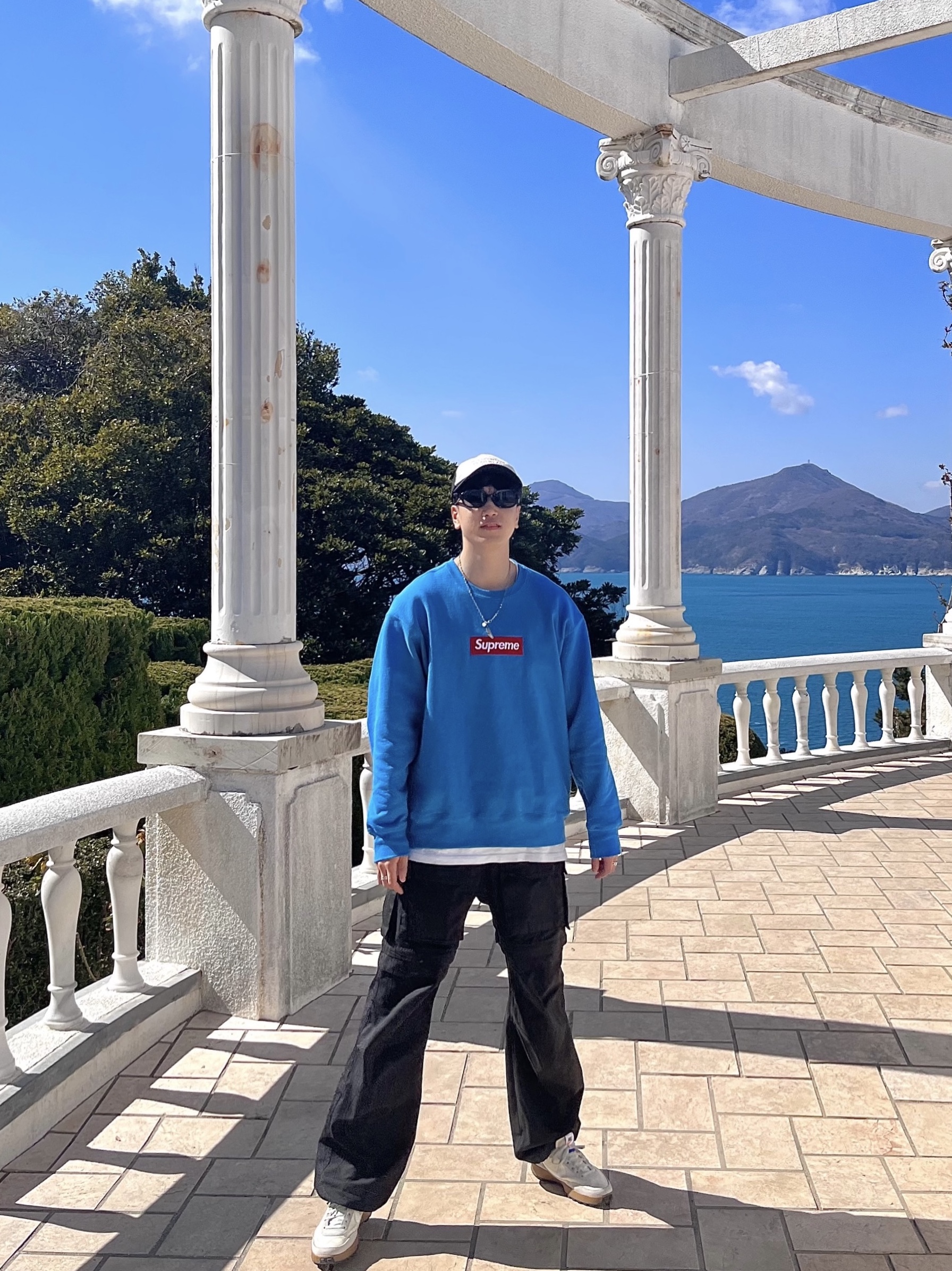 Supreme Box Logo Crewneck Blue - 22FW, Nike x Tom Sachs General Purpose Shoe Light Cream 착용 스타일 - 1