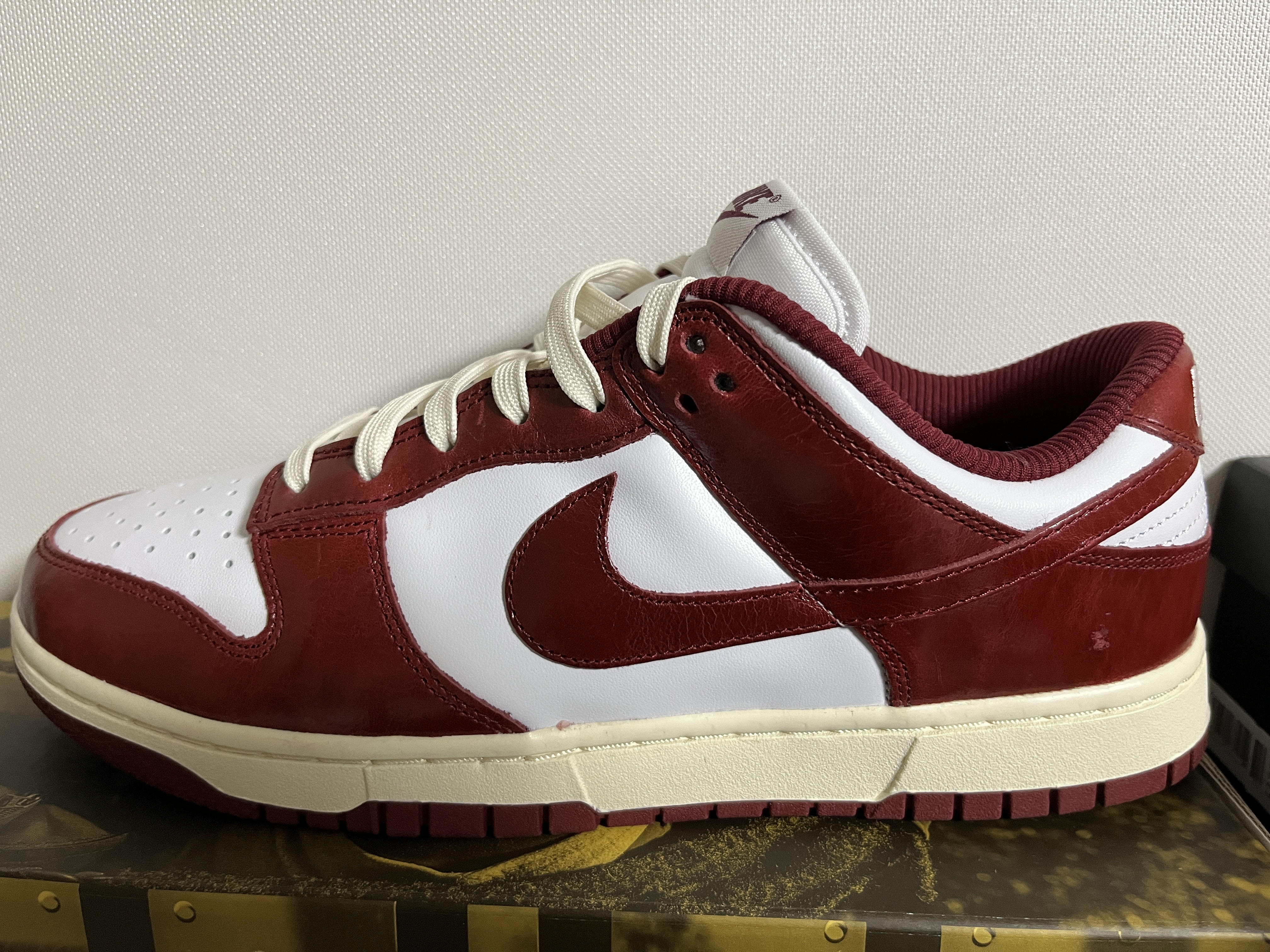 (W) Nike Dunk Low Retro PRM Team Red and White 착용 스타일