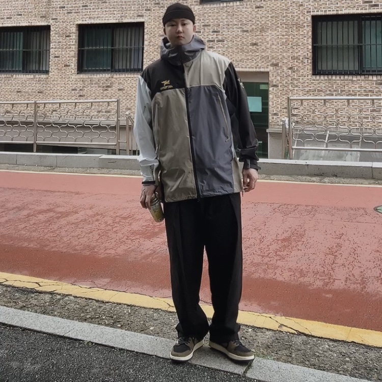 Arc'teryx x Beams Dimensions Beta Jacket Multi, Jordan 1 x Travis Scott Retro Low OG SP Mocha 착용 스타일 - 2