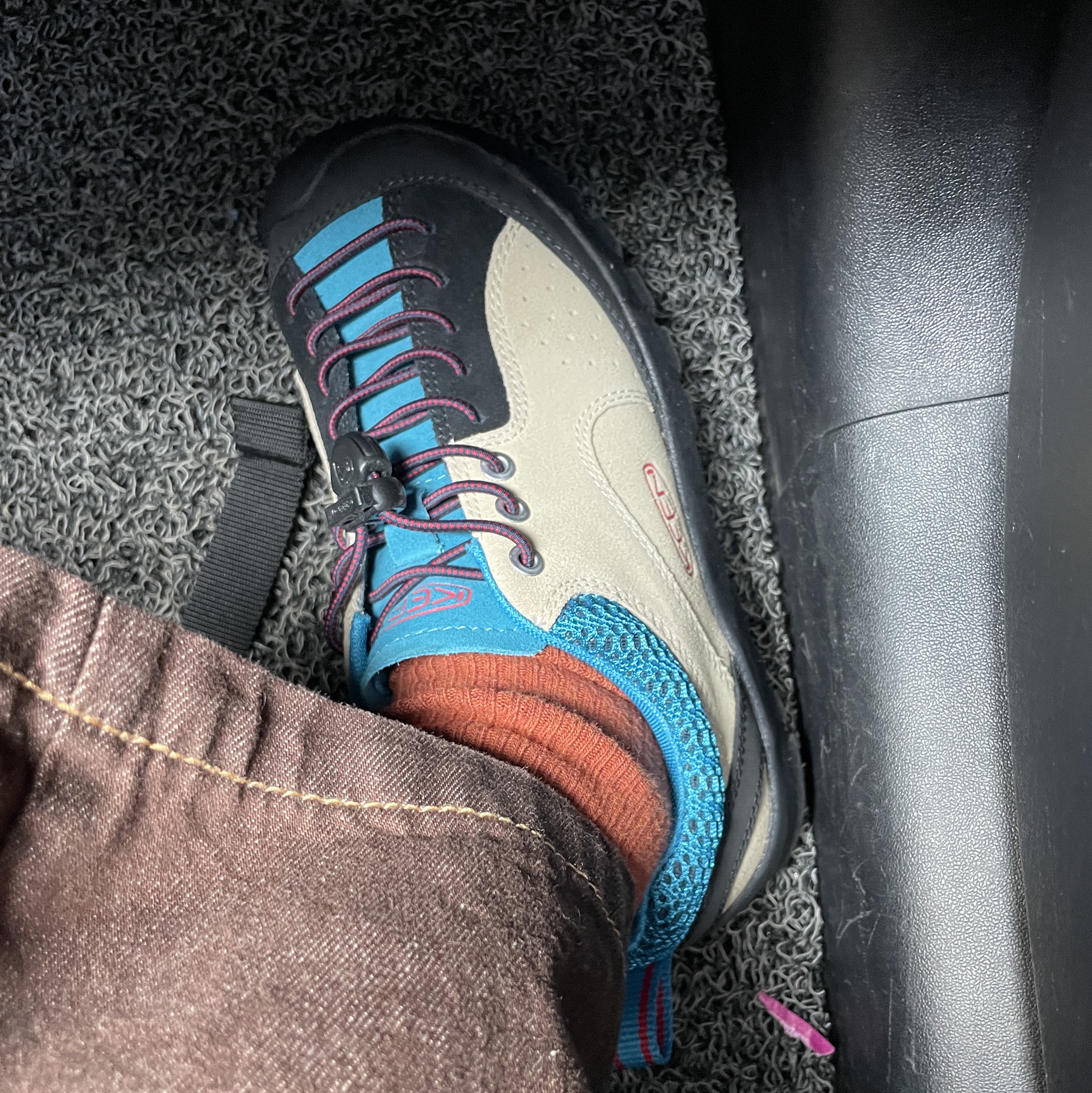 (W) Keen Jasper Rocks SP Sneakers Beige 착용 스타일