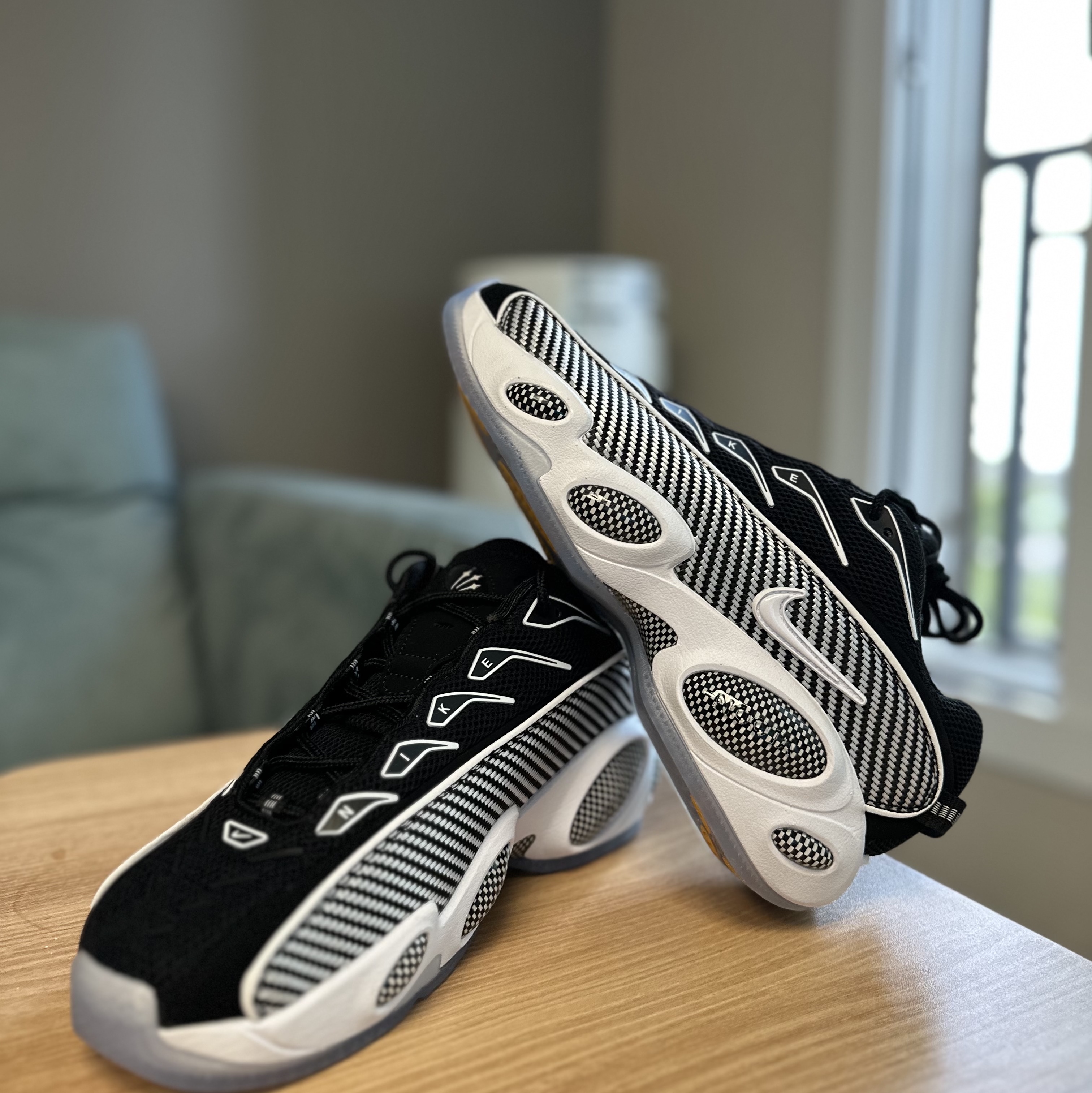 Nike x Drake Nocta Glide Black White Clear 착용 스타일 - 4