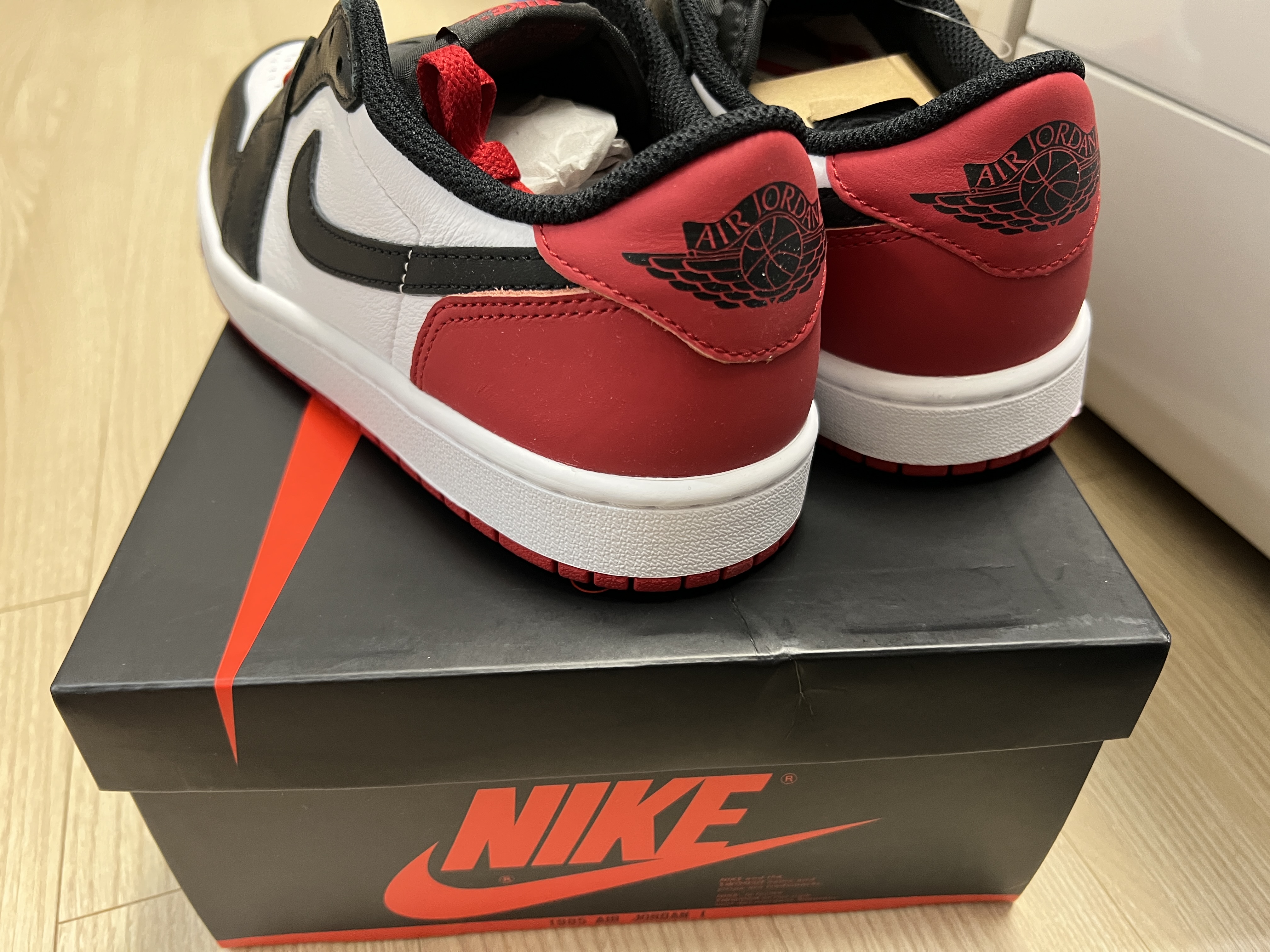 Jordan 1 Retro Low OG Black Toe 착용 스타일 - 1
