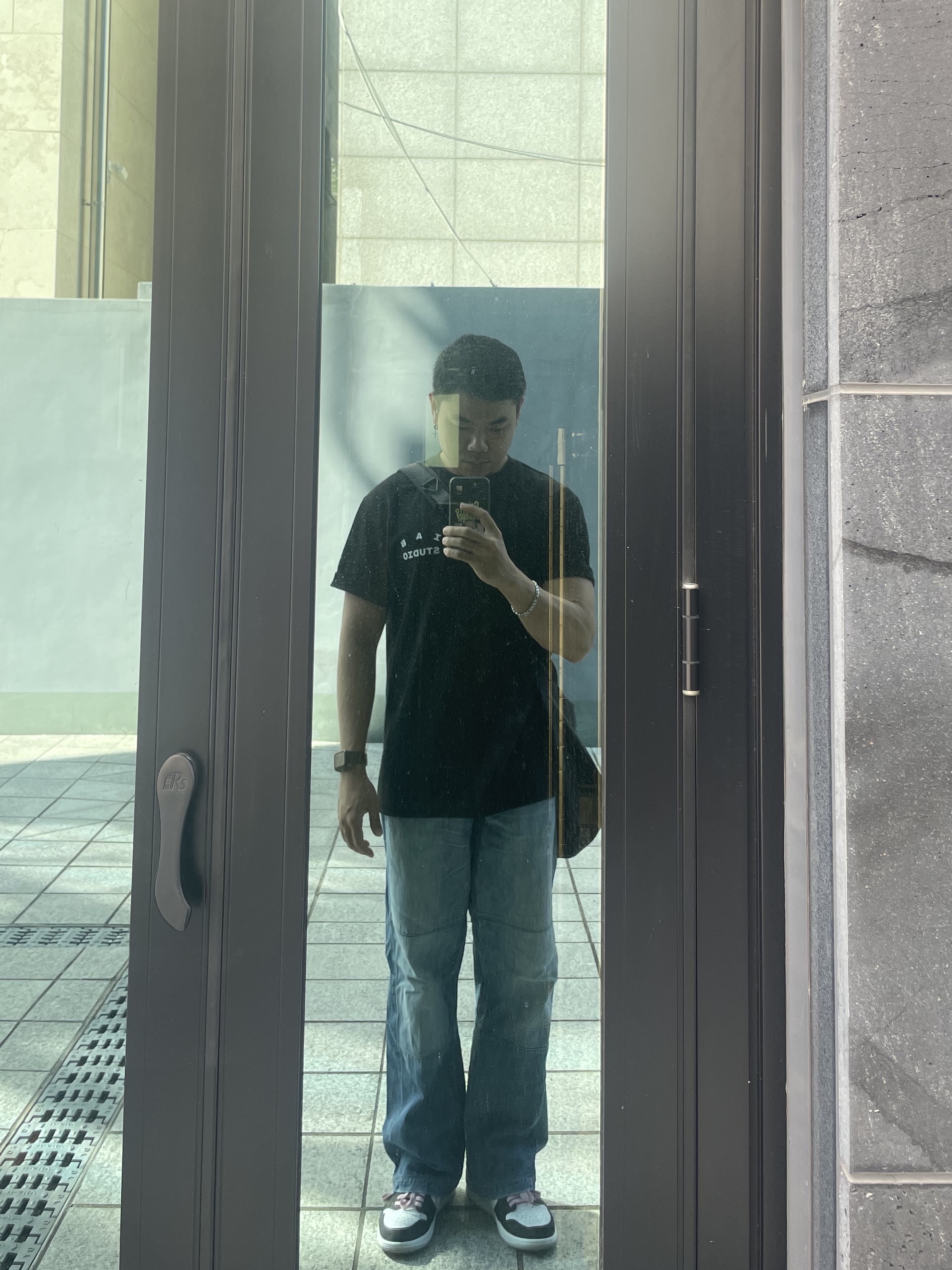 IAB Studio 10th Anniversary T-Shirts Pack White & Black (2 Pack), Jordan 1 Retro High OG Bleached Coral 착용 스타일