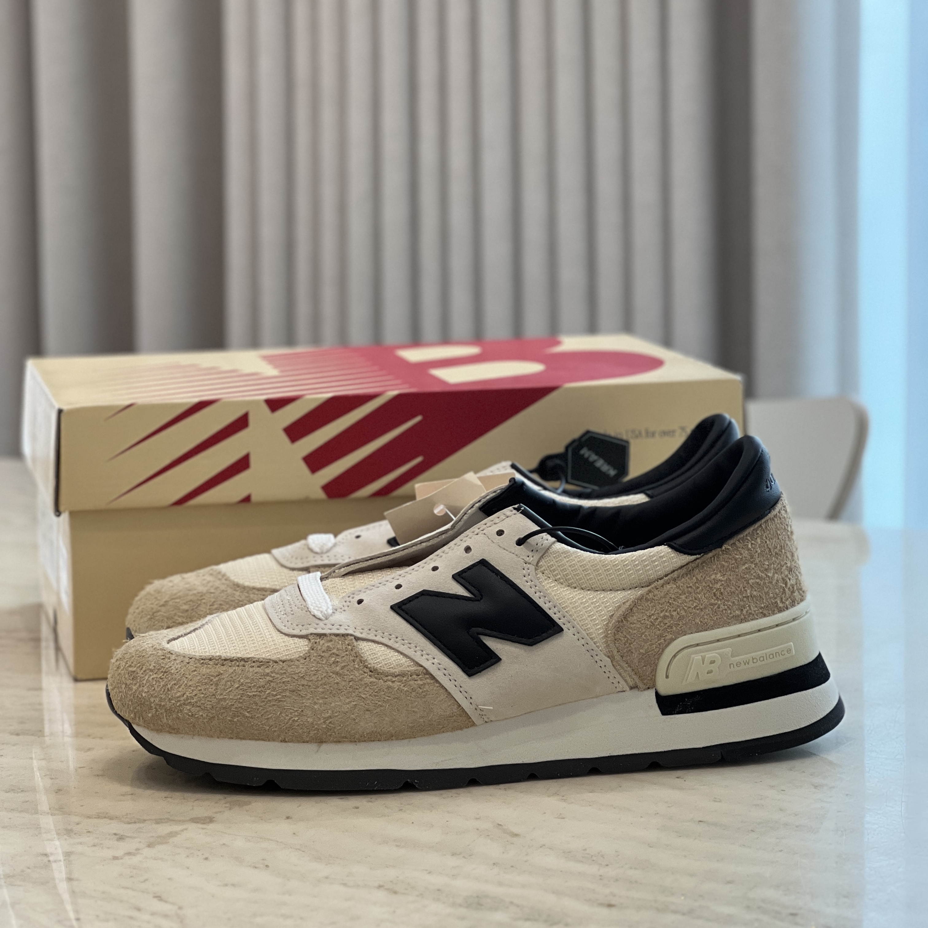 New Balance 990v1 Made in USA Incense Macadamia Nut 착용 스타일