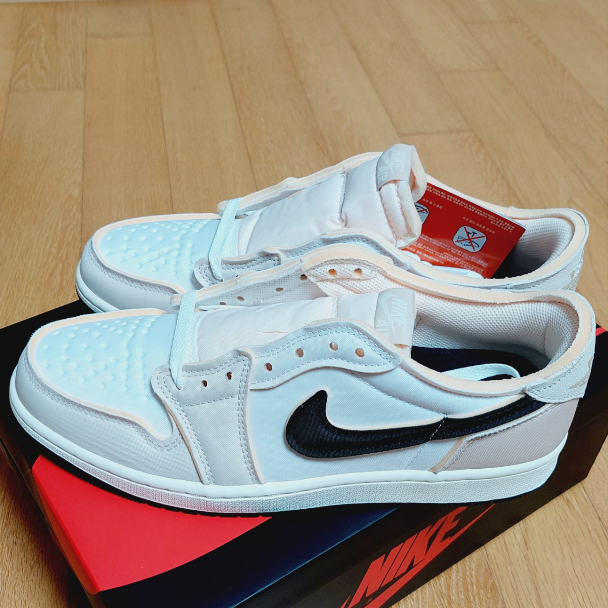 Jordan 1 Retro Low OG EX White and Coconut Milk 착용 스타일 - 1