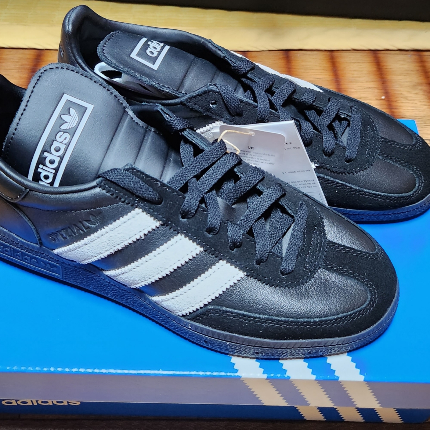 Adidas Spezial Handball Core Black Cloud White 착용 스타일 - 3