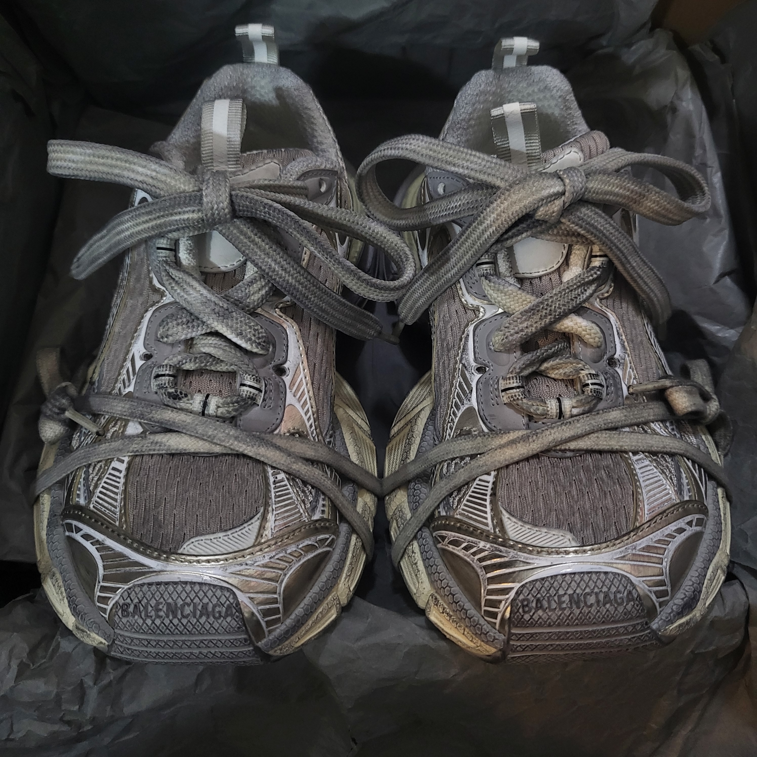 (W) Balenciaga 3XL Sneakers Light Beige 착용 스타일