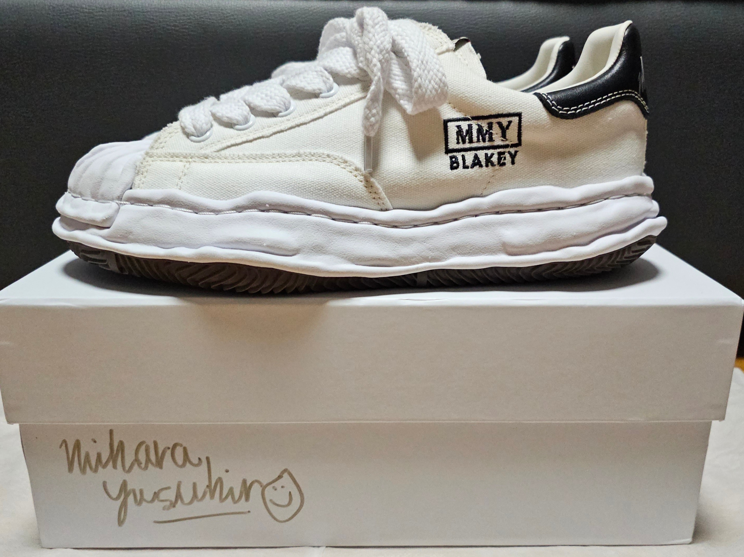Maison Mihara Yasuhiro Blakey OG Sole Canvas Low-top Sneakers White 착용 스타일 - 1