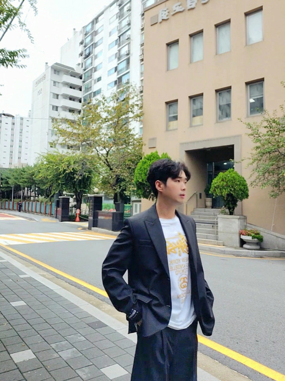Zara x Ader Error Tapered Trousers Black, Zara x Ader Error Oversize Blazer Black 착용 스타일 - 2