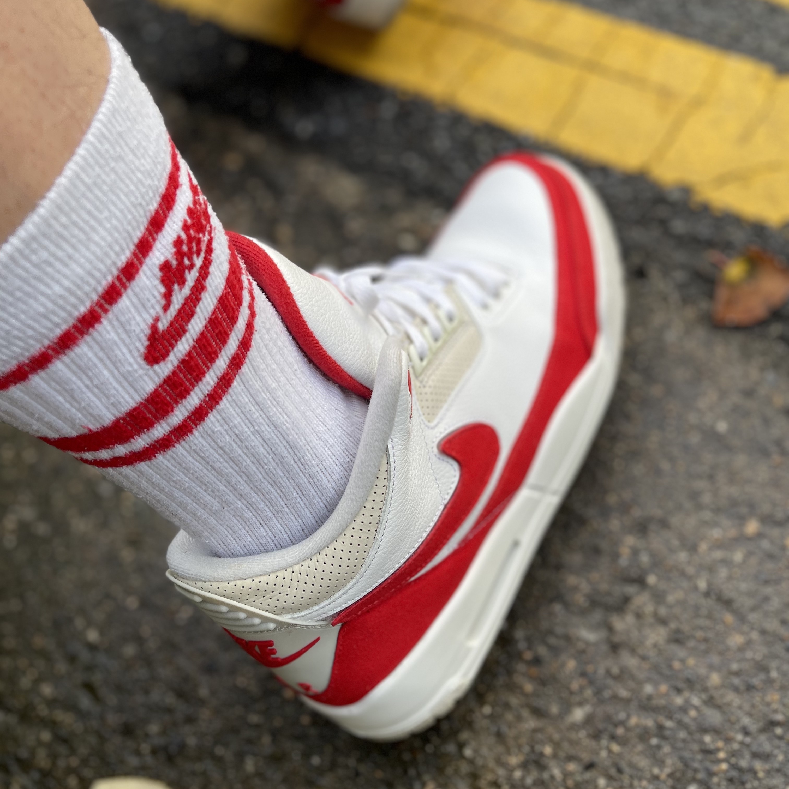 Jordan 3 Retro Tinker White University Red 착용 스타일 - 3