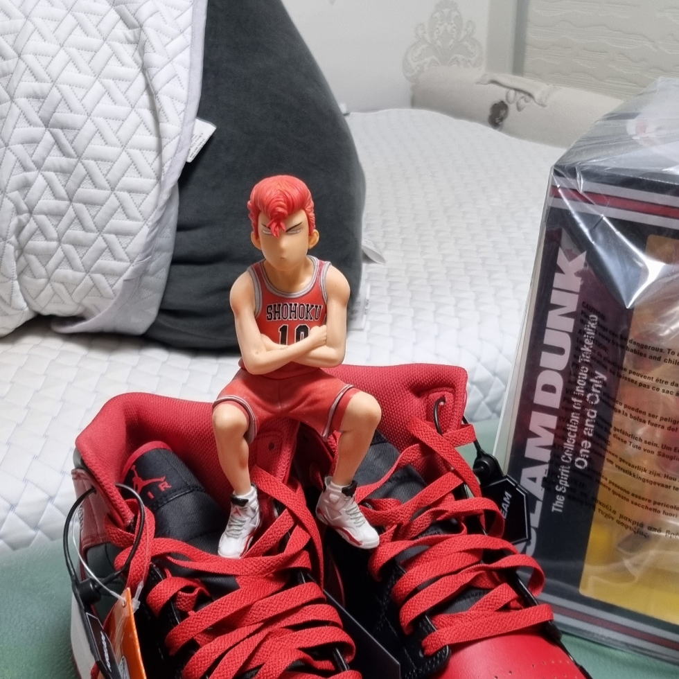 Jordan 1 Mid Black Fire Red 착용 스타일