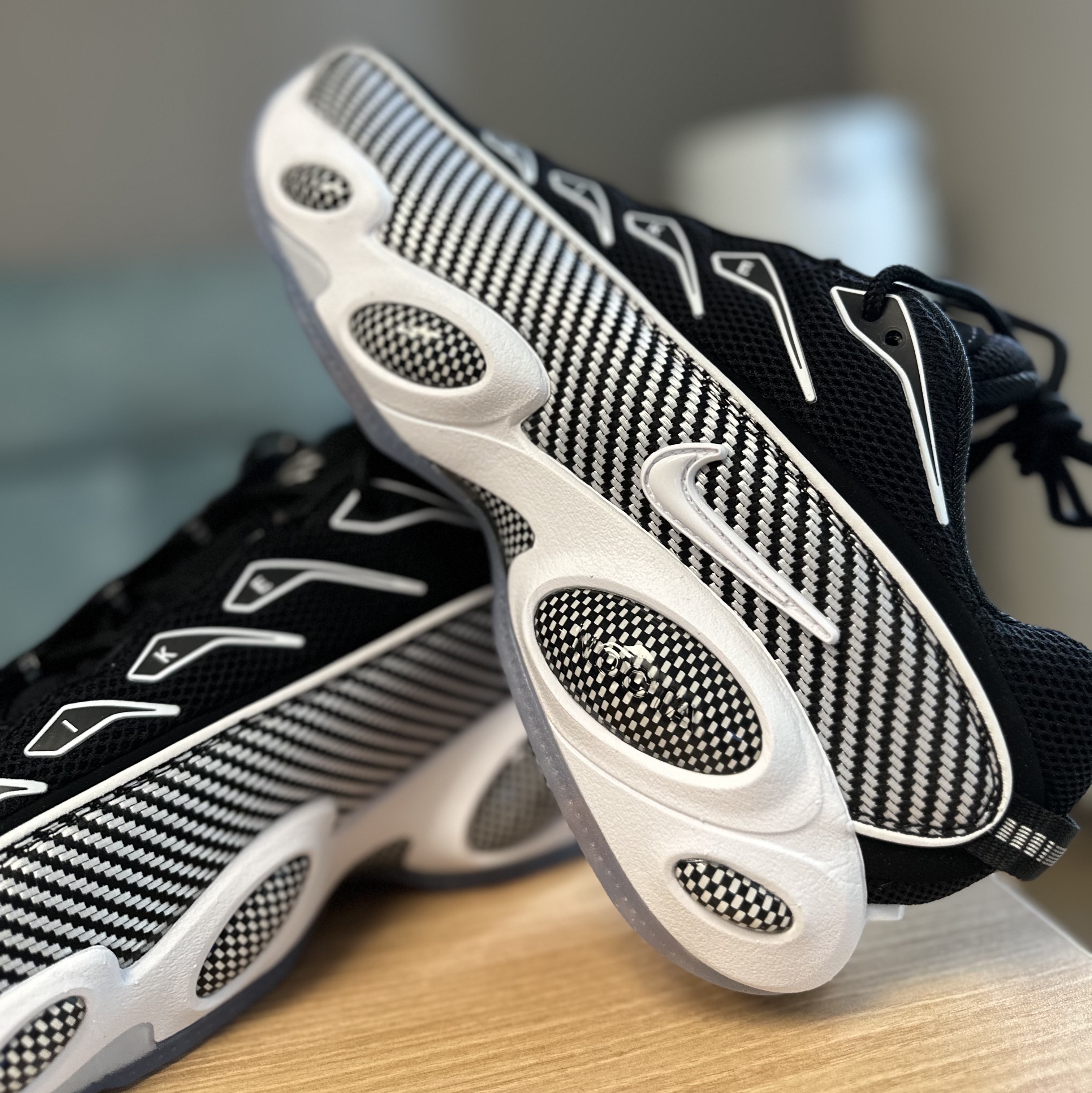 Nike x Drake Nocta Glide Black White Clear 착용 스타일 - 1