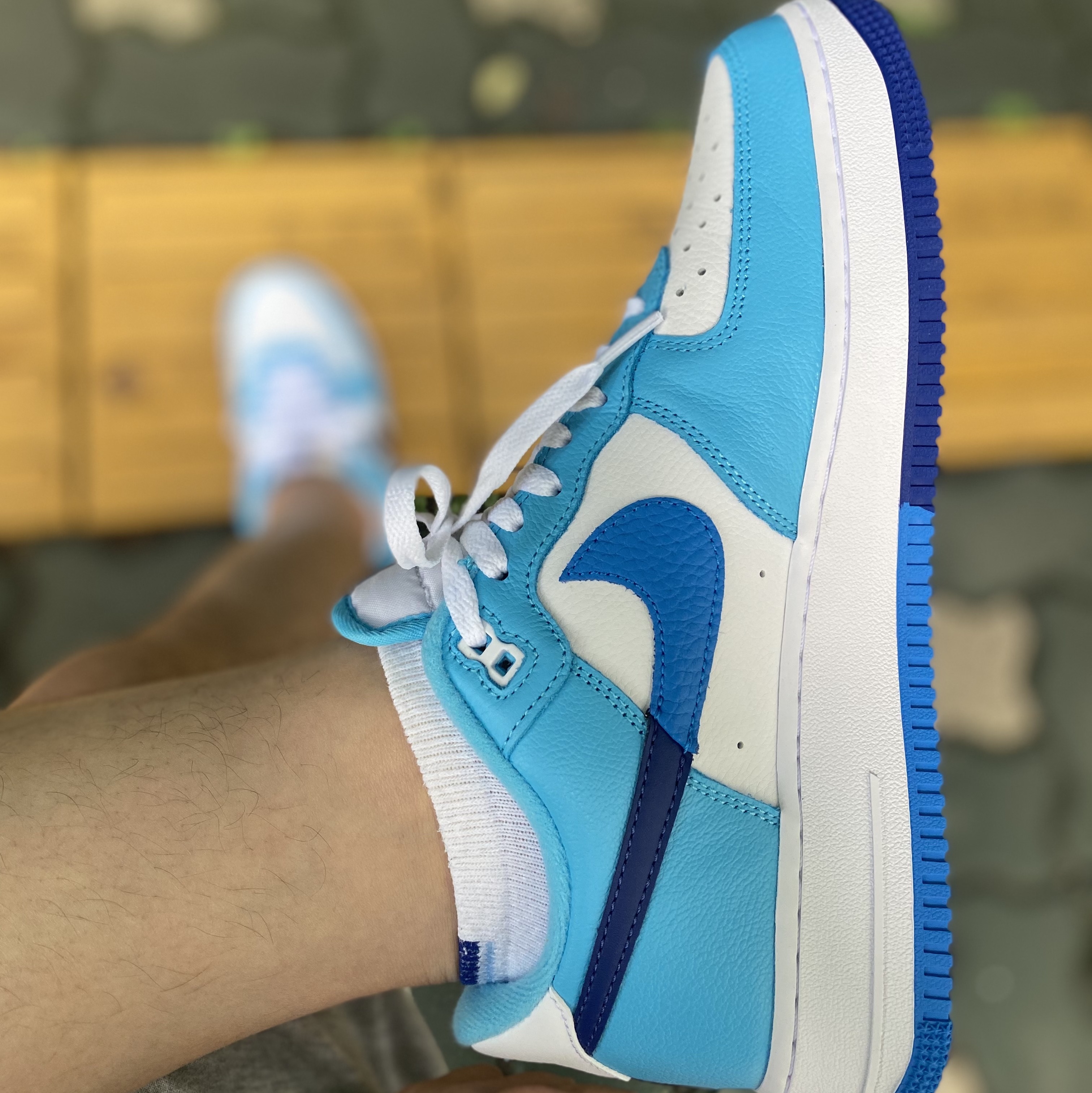 Nike Air Force 1 '07 LV8 White Light Photo Blue 착용 스타일 - 2