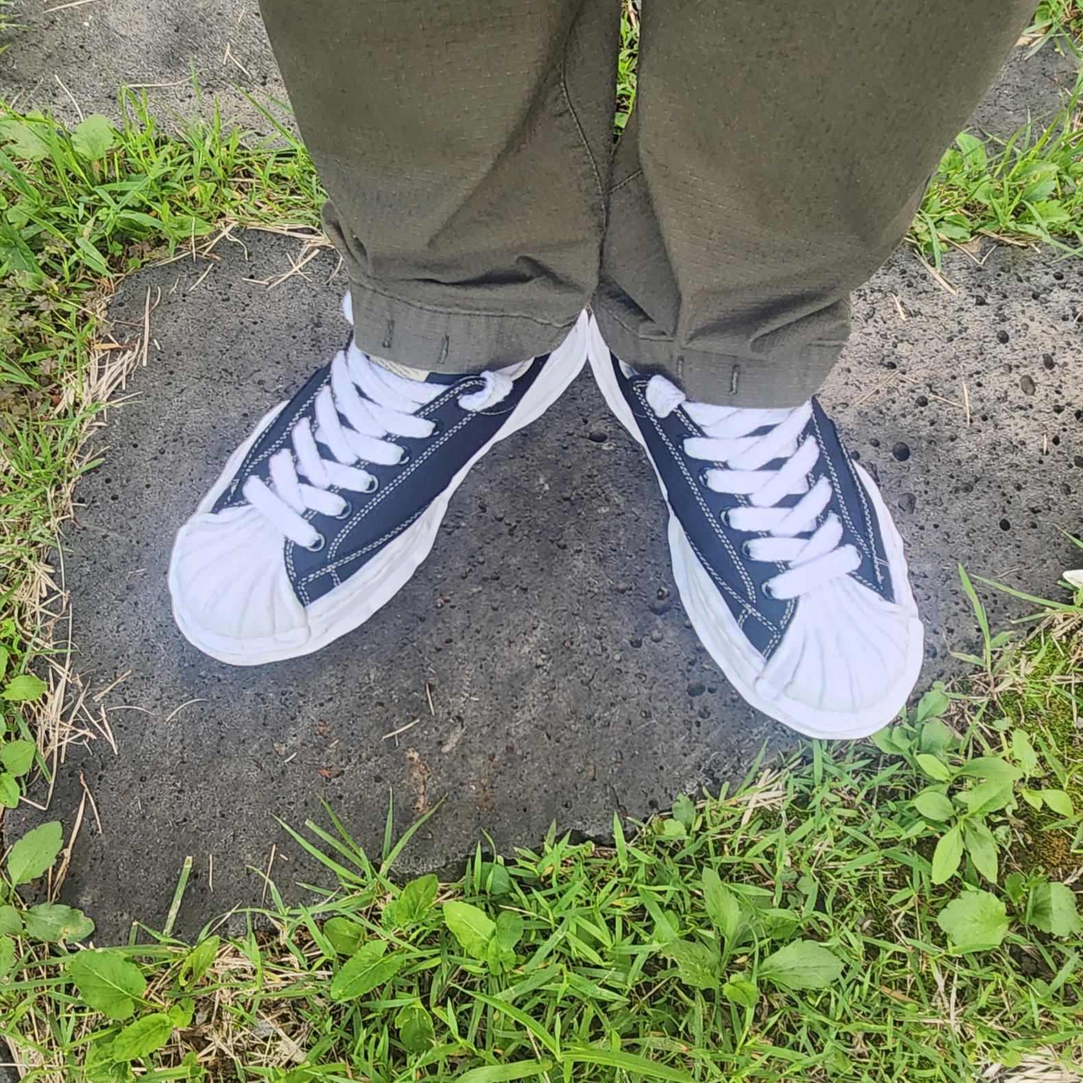 Maison Mihara Yasuhiro Blakey OG Sole Canvas Low-top Sneakers Black White 착용 스타일