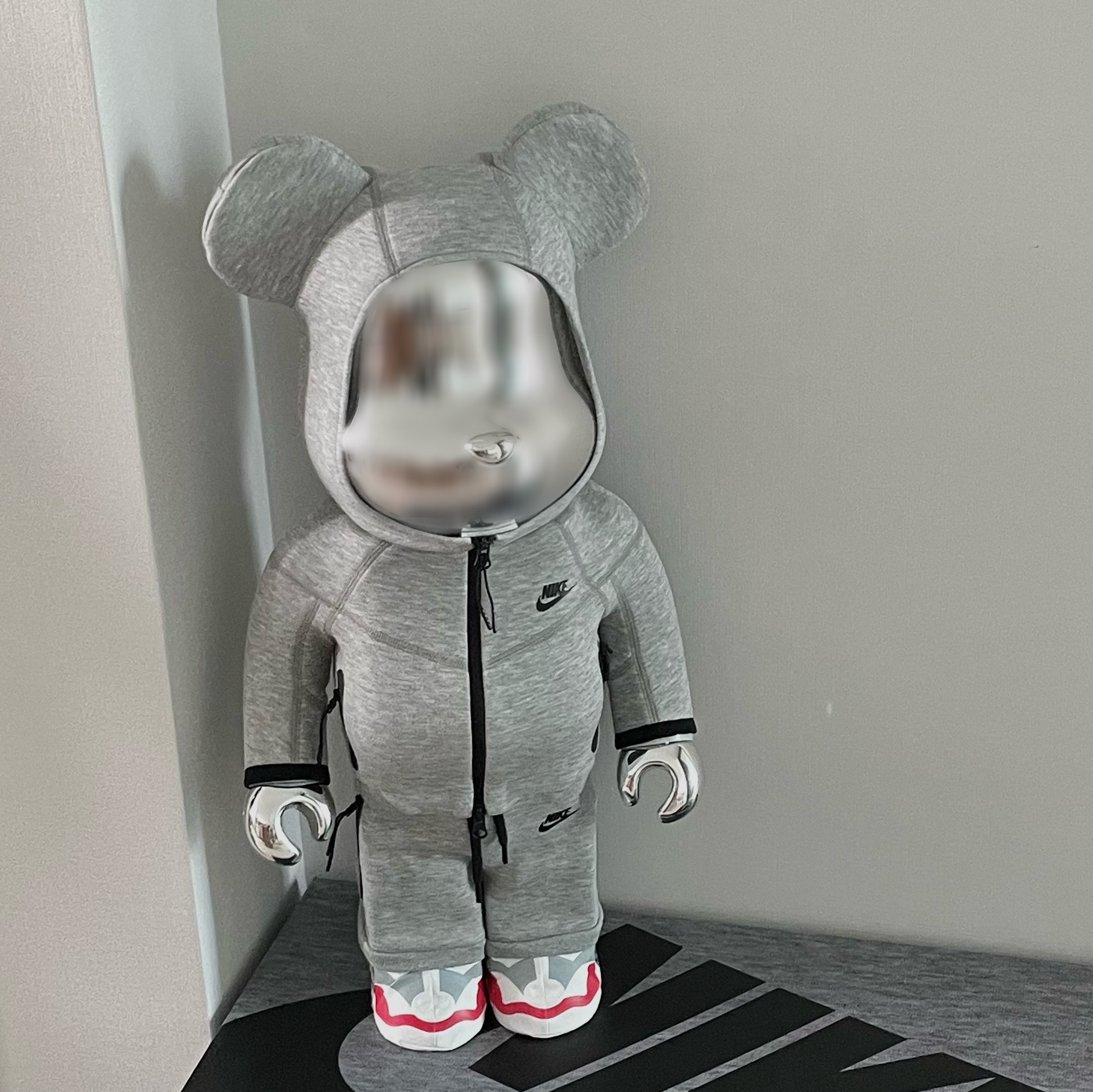 Bearbrick x Nike Tech Fleece N98 1000% 착용 스타일