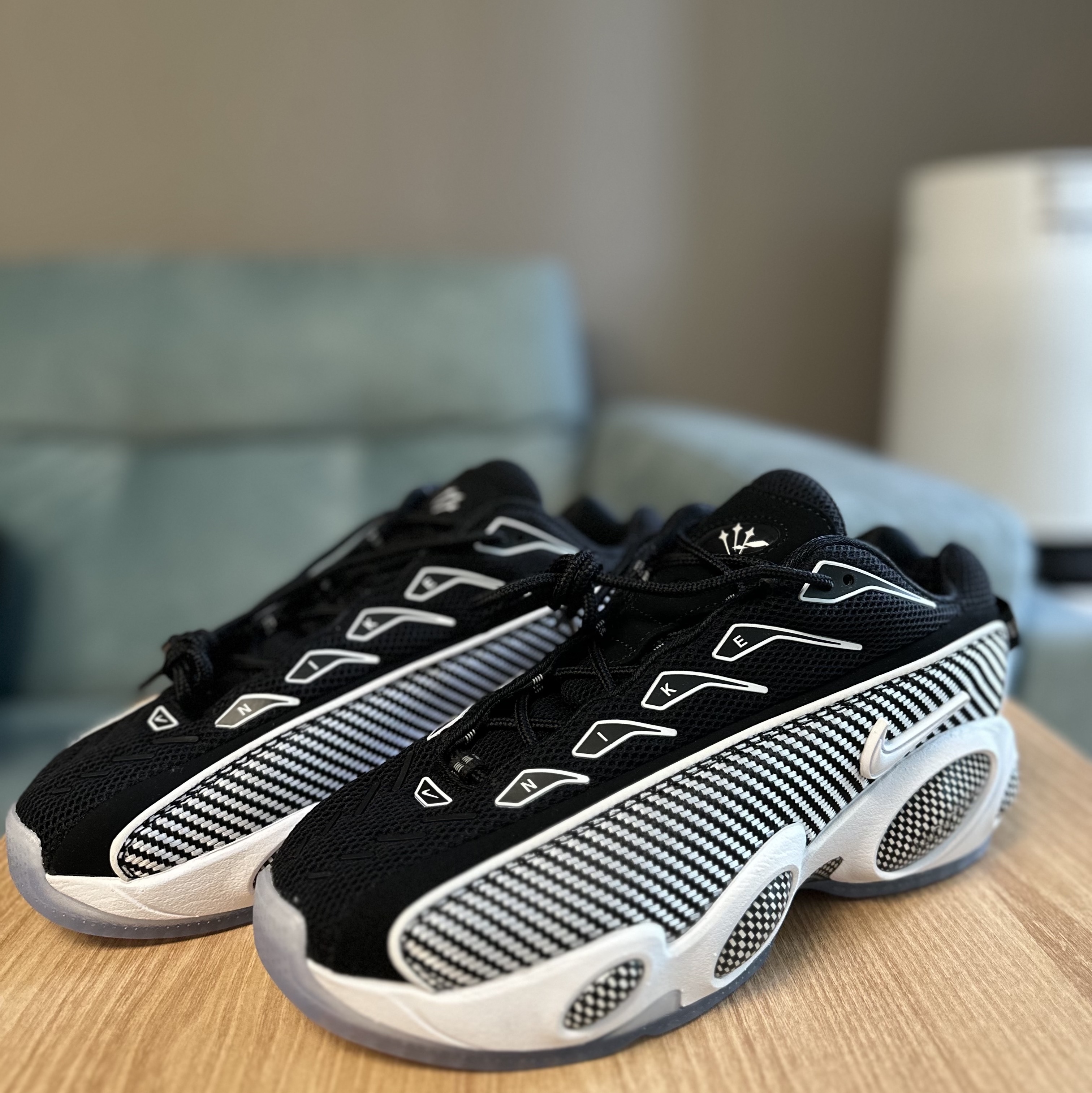 Nike x Drake Nocta Glide Black White Clear 착용 스타일 - 2