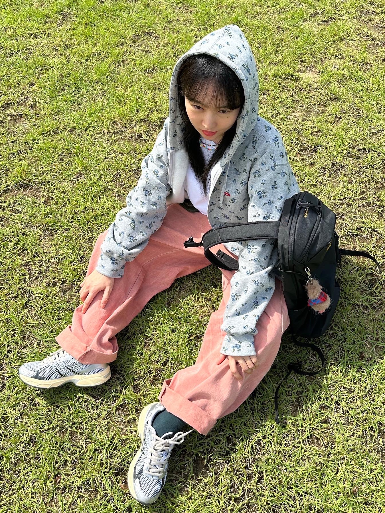 Arc'teryx Mantis 16 Backpack Black, Supreme Small Box Zip Up Hooded Sweatshirt Flowers - 23FW 착용 스타일