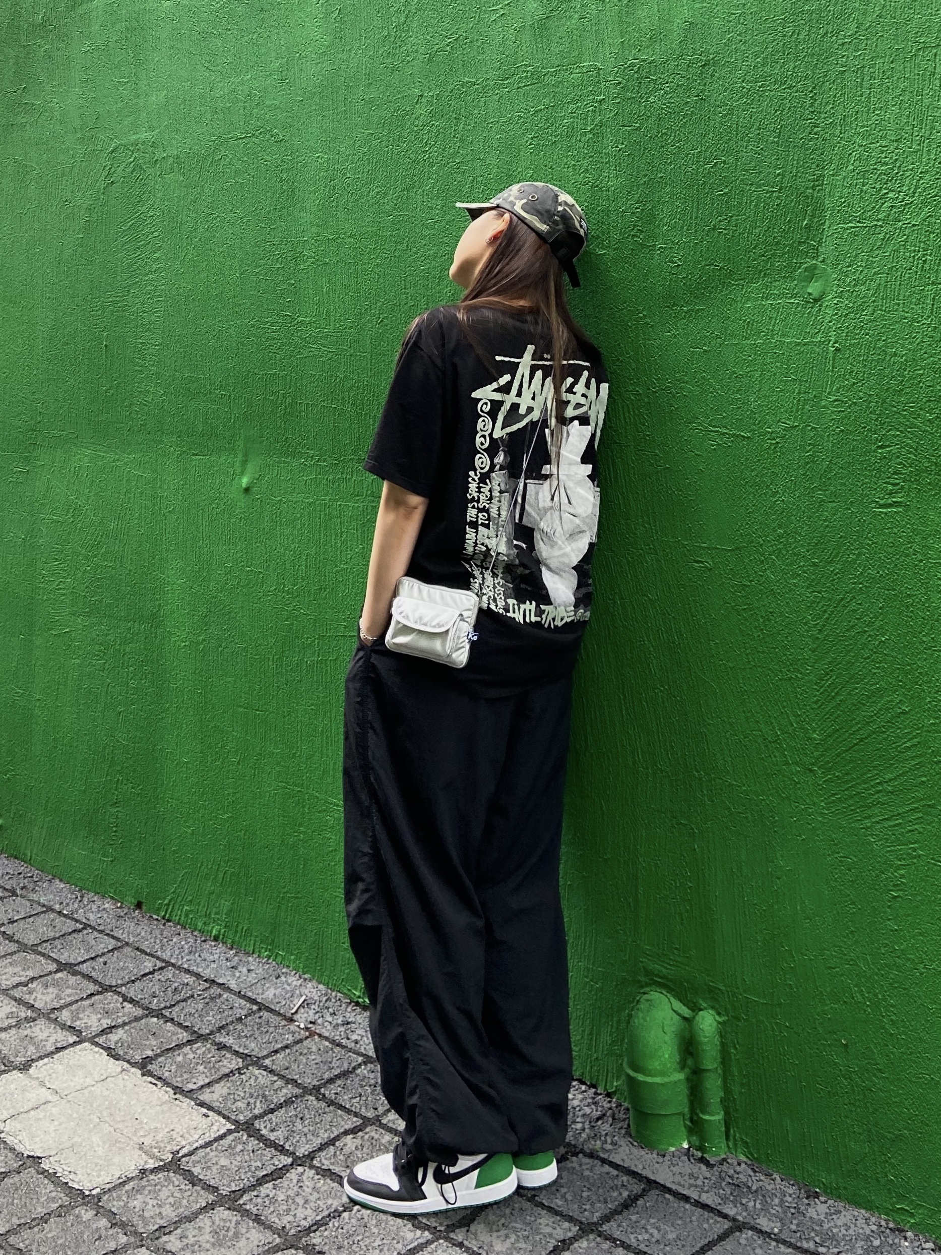 Supreme Military Camp Cap Olive Camo - 23SS, Stussy Landin T-Shirt Black 착용 스타일 - 1