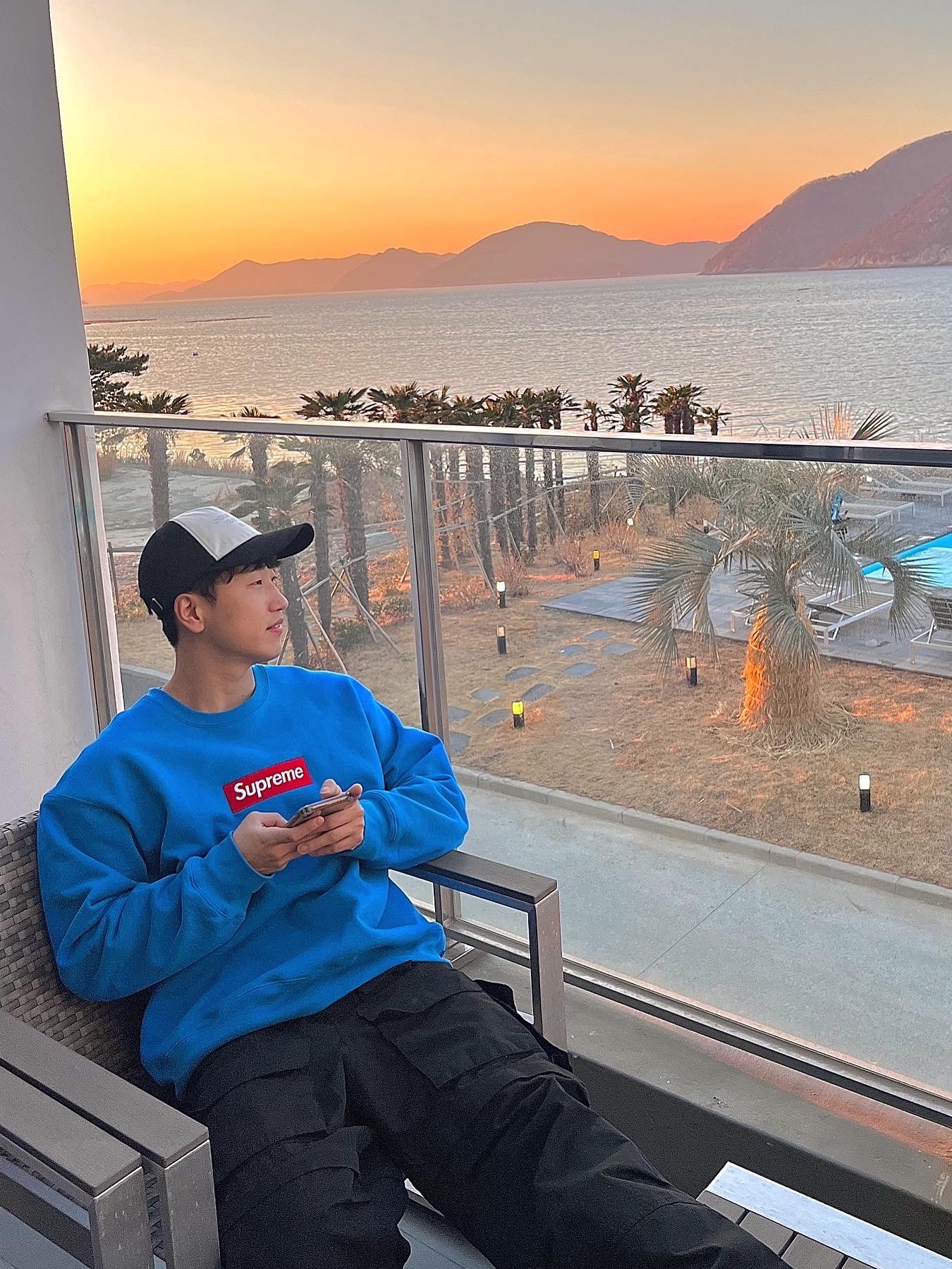 Supreme Box Logo Crewneck Blue - 22FW, Nike x Tom Sachs General Purpose Shoe Light Cream 착용 스타일 - 2