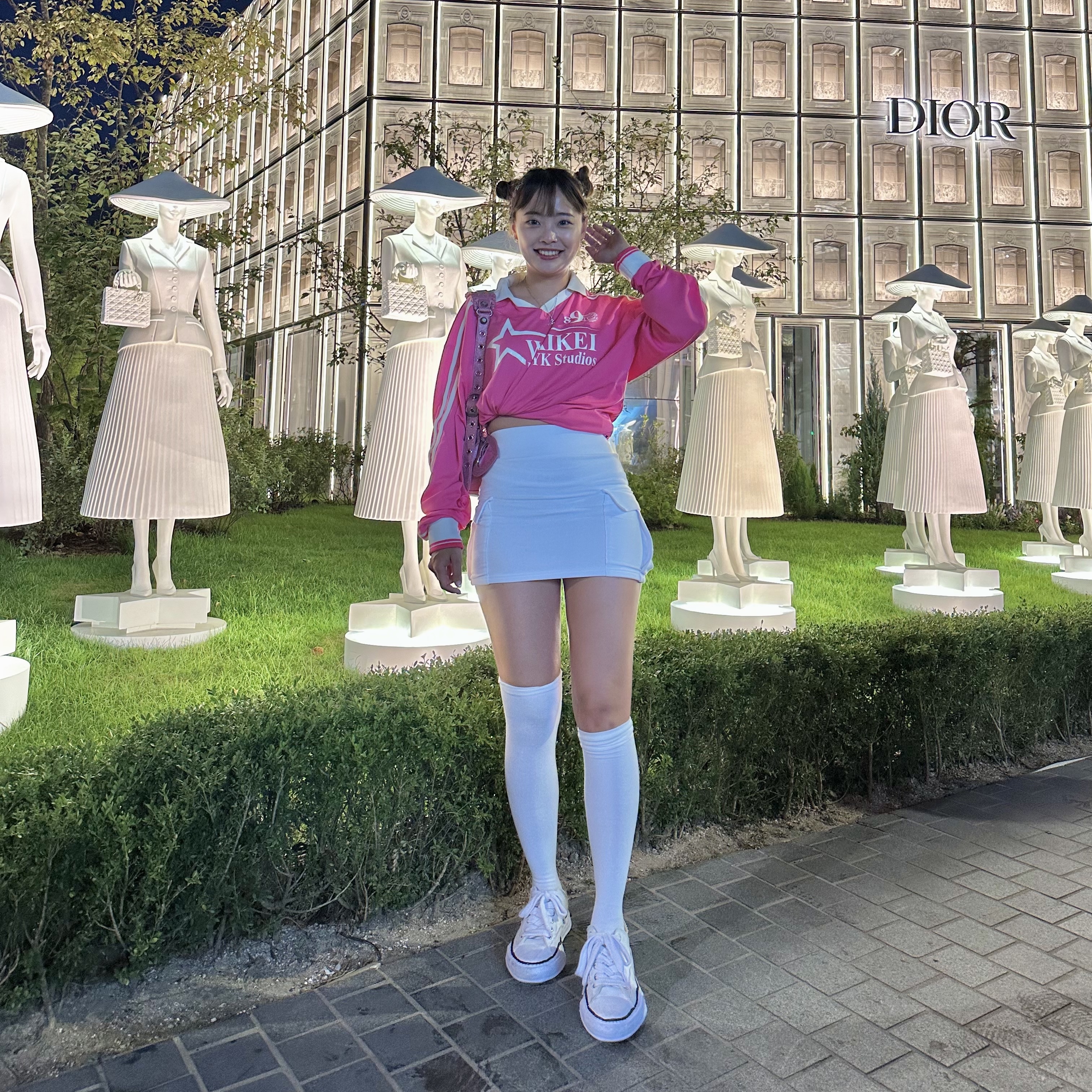 Maison Mihara Yasuhiro Peterson OG Sole Canvas Low Sneakers White, Balenciaga Le Cagole XS Shoulder Bag with Rhinestones Pink 착용 스타일 - 5