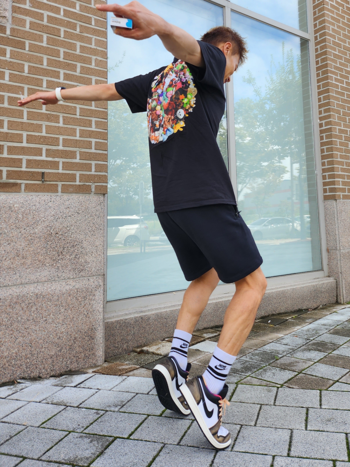 Stussy Plush T-Shirt Black, Jordan 1 Low SE Black White Onyx 착용 스타일