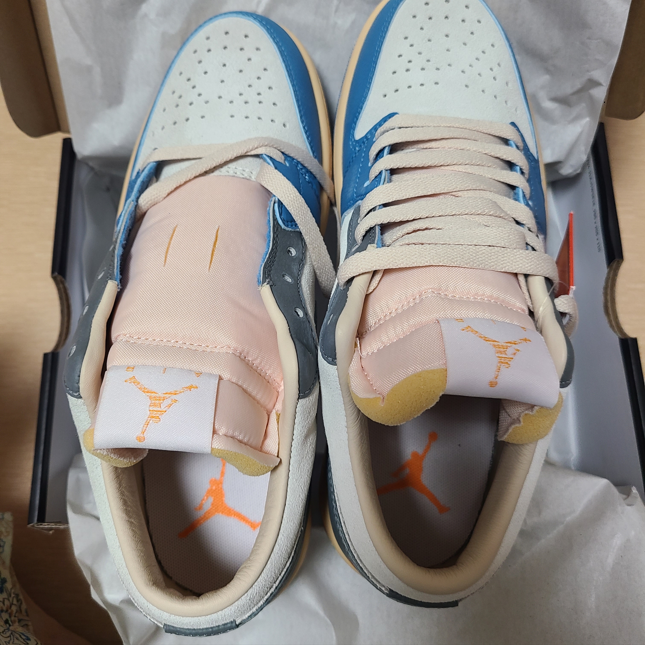 Jordan 1 Low SE Tokyo 96 착용 스타일 - 2