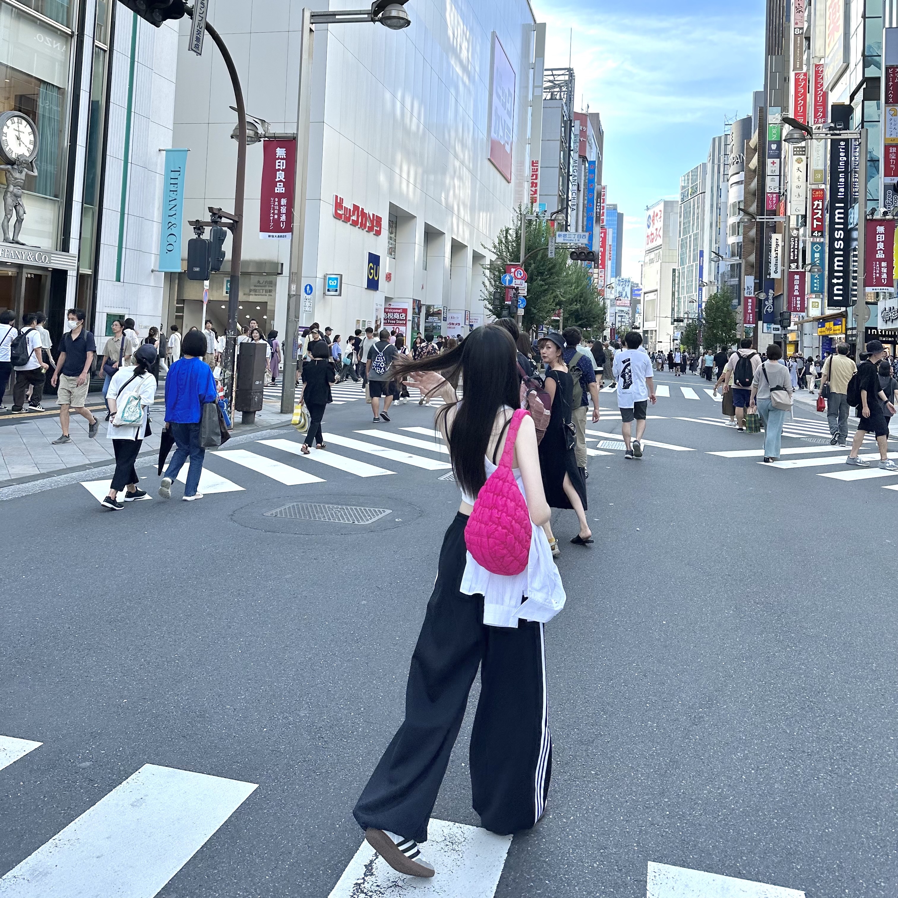 COS Quilted Mini Bag Pink, CRASH BAGGAGE Icon Trunk Large 32inch Black 착용 스타일 - 5