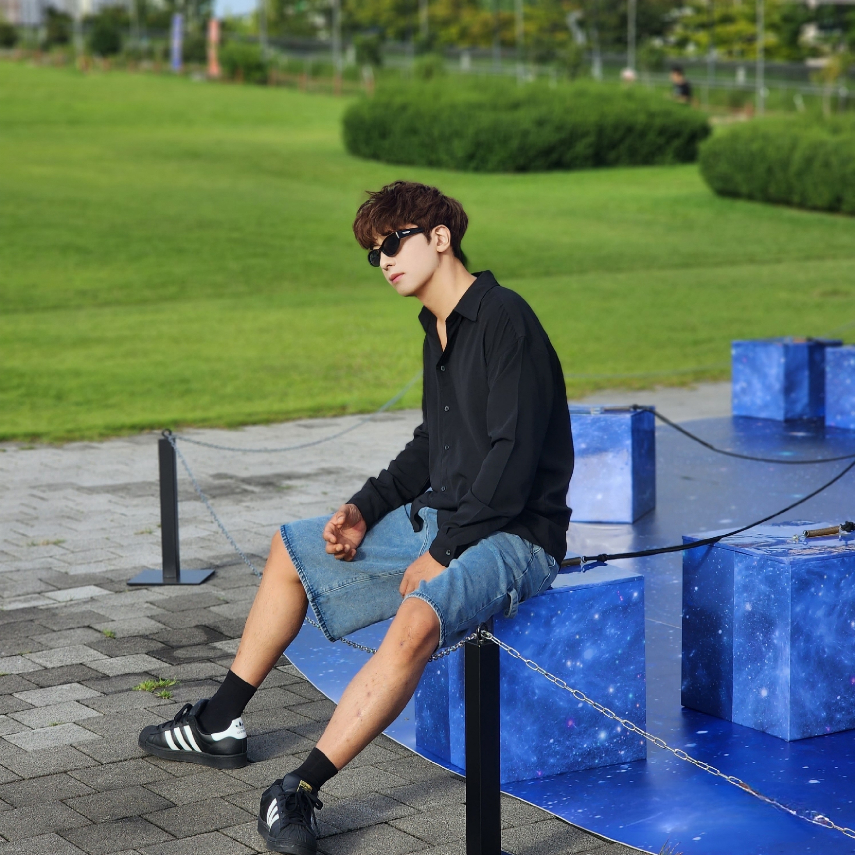 Adidas Superstar Core Black White 착용 스타일 - 3