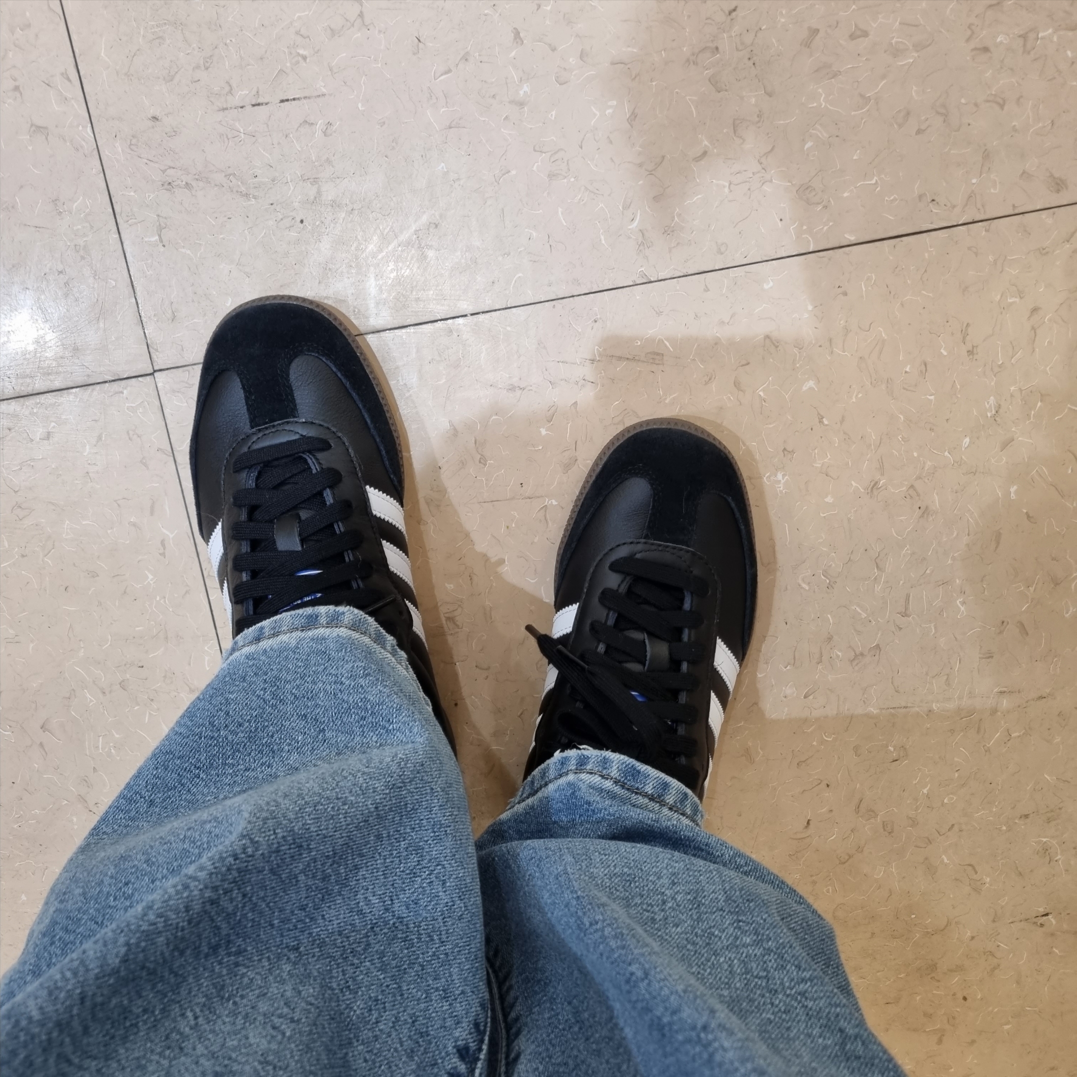 Adidas Samba OG Black White Gum 착용 스타일