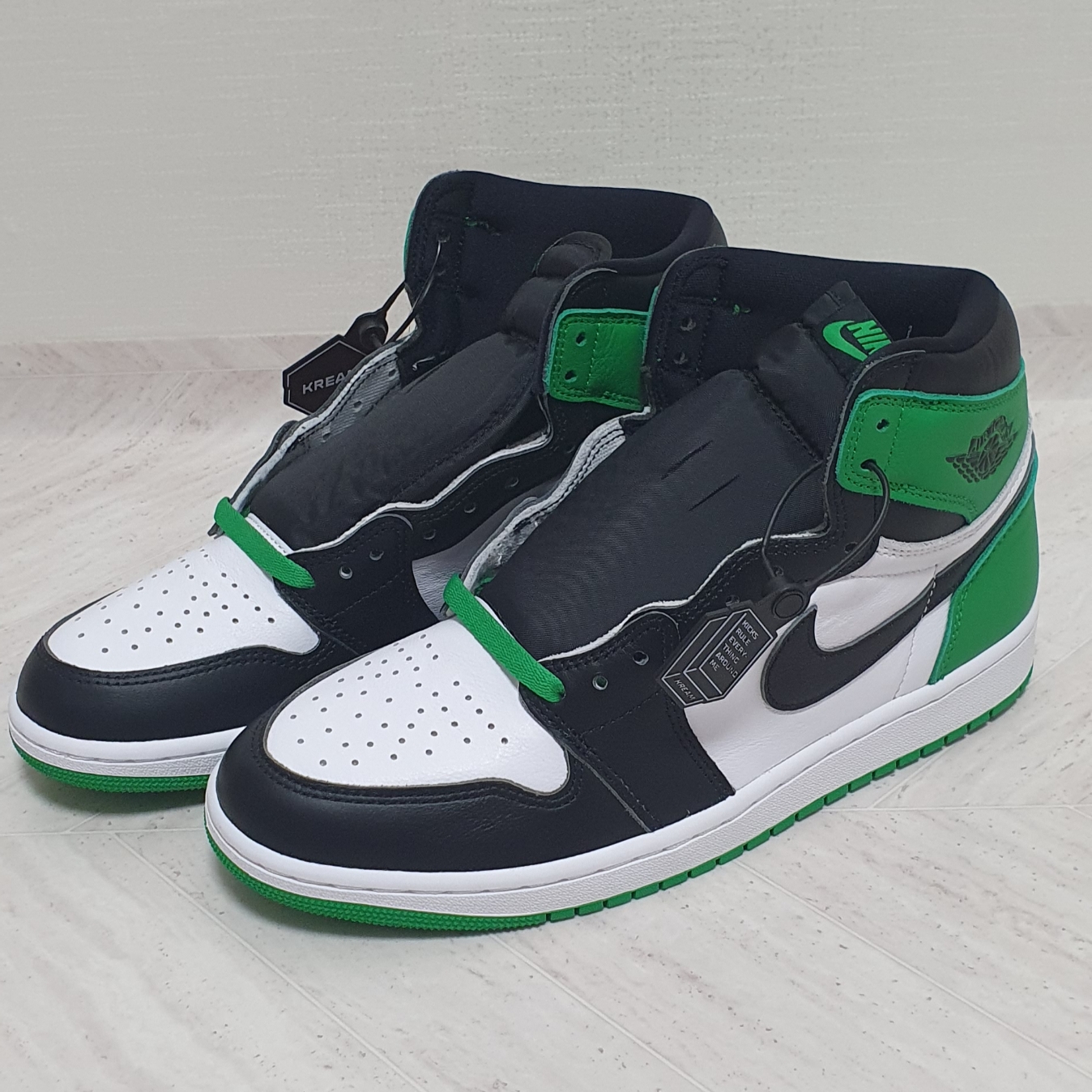 Jordan 1 Retro High OG Black and Lucky Green 착용 스타일