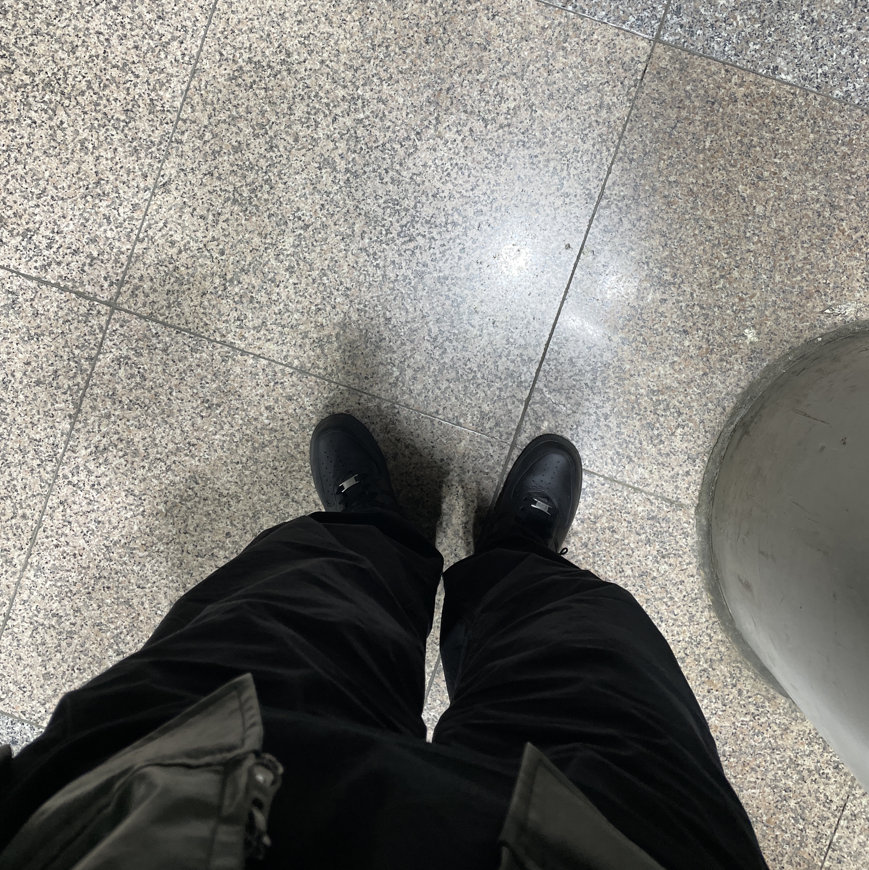 Nike x Supreme Air Force 1 Low Black 착용 스타일 - 2