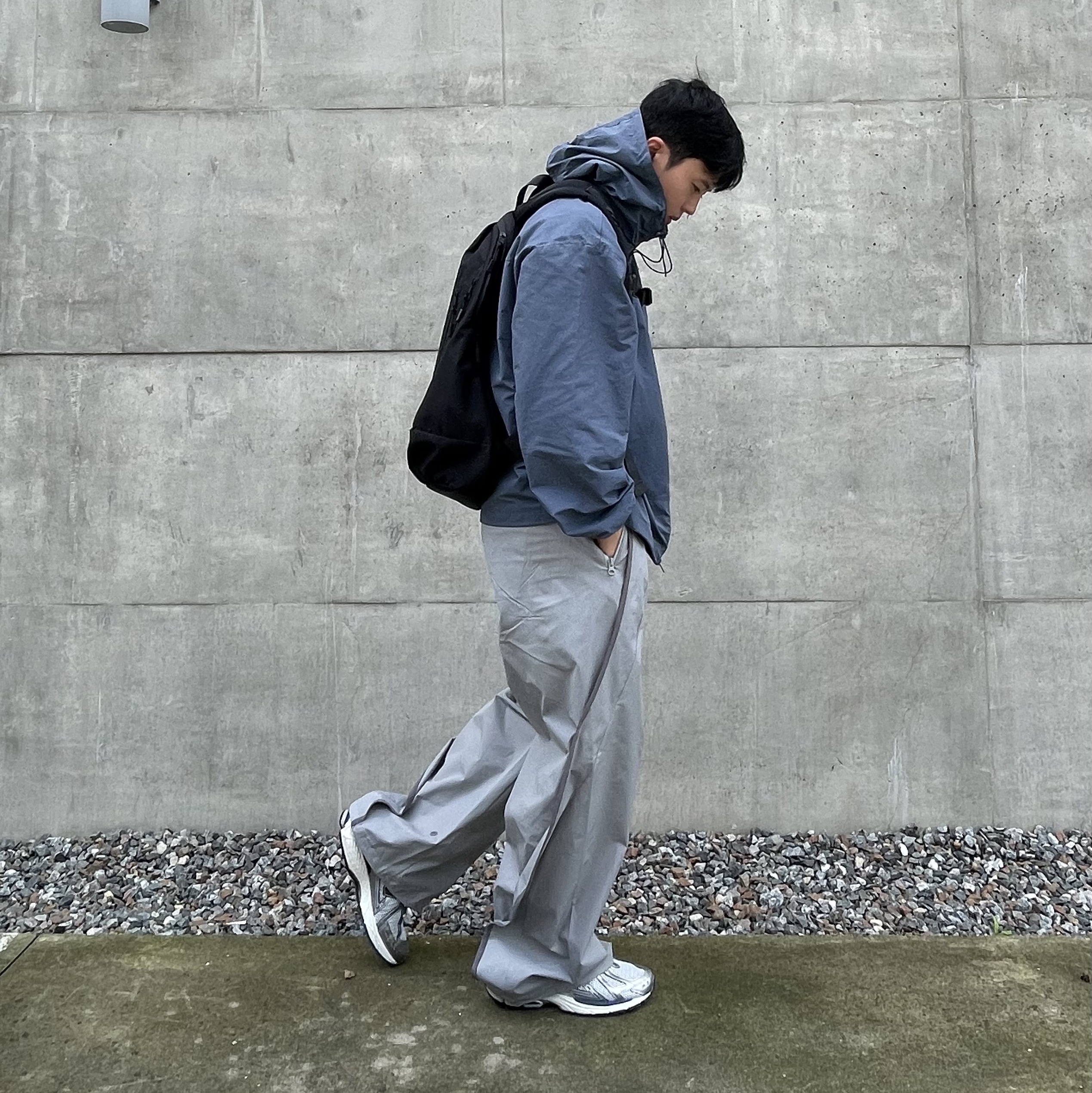 New Balance 1906R Silver Metallic 착용 스타일 - 2