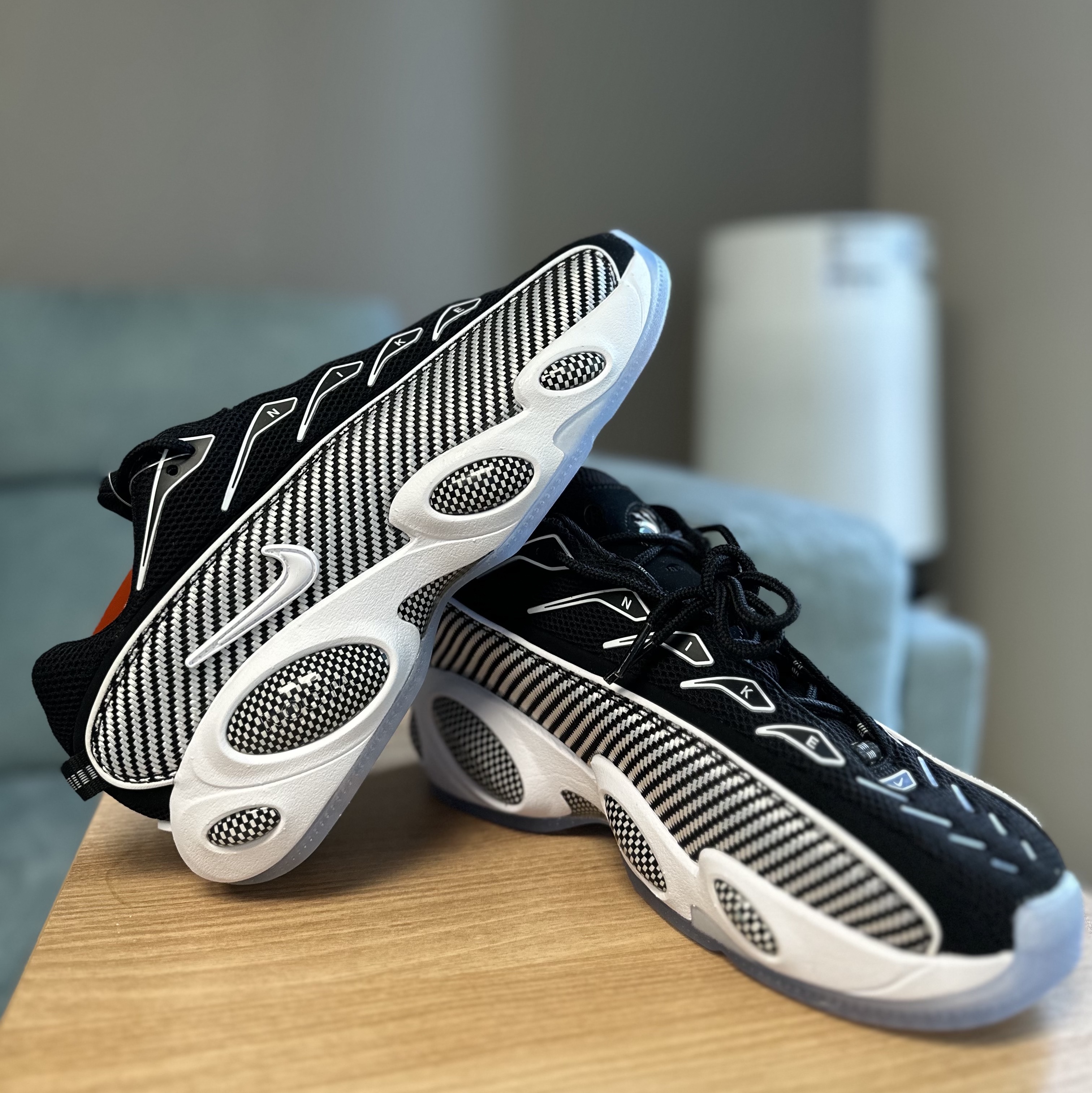 Nike x Drake Nocta Glide Black White Clear 착용 스타일 - 3