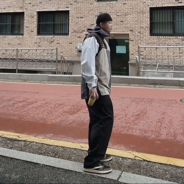 Arc'teryx x Beams Dimensions Beta Jacket Multi, Jordan 1 x Travis Scott Retro Low OG SP Mocha 착용 스타일 - 1