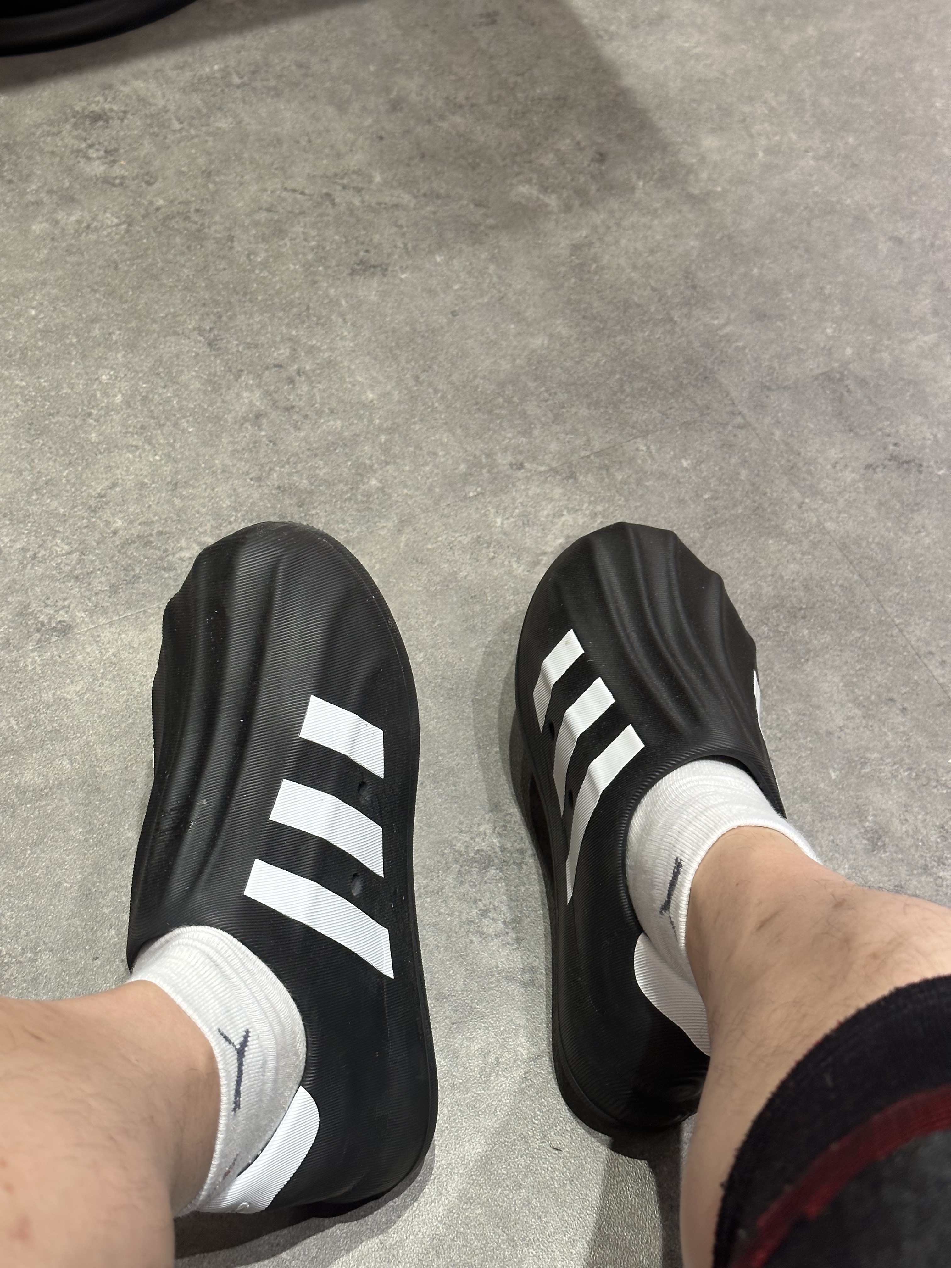 Adidas Adifom Superstar Core Black Cloud White 착용 스타일