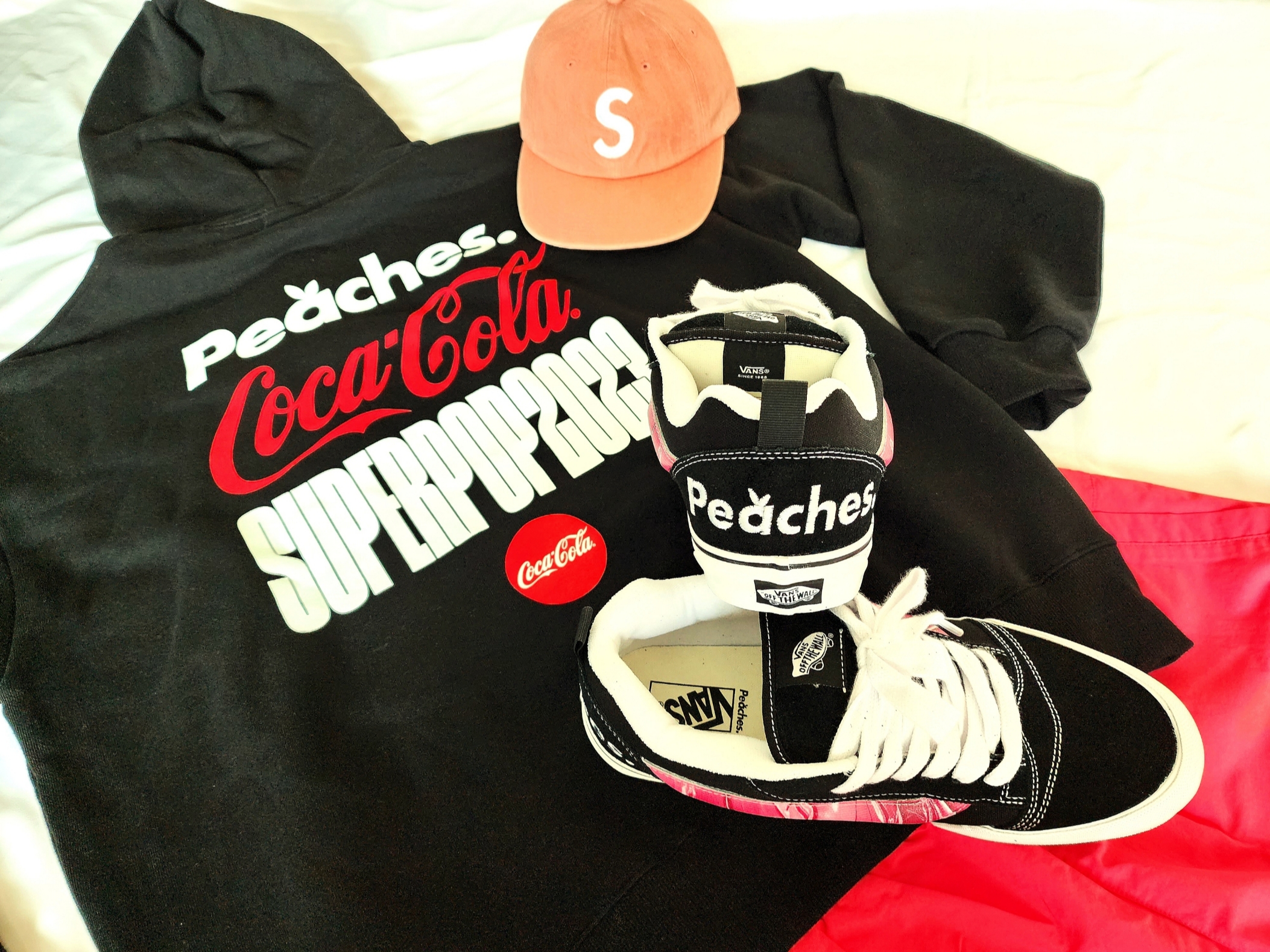Vans x Peaches. Knu-Skool Black Pink, Supreme Fine Wale Corduroy S Logo 6-Panel Pink - 21SS 착용 스타일 - 1