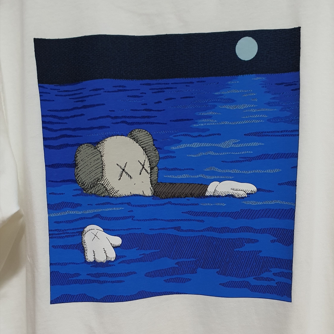 Uniqlo UT x Kaws Short Sleeve Graphic T-Shirt White 착용 스타일